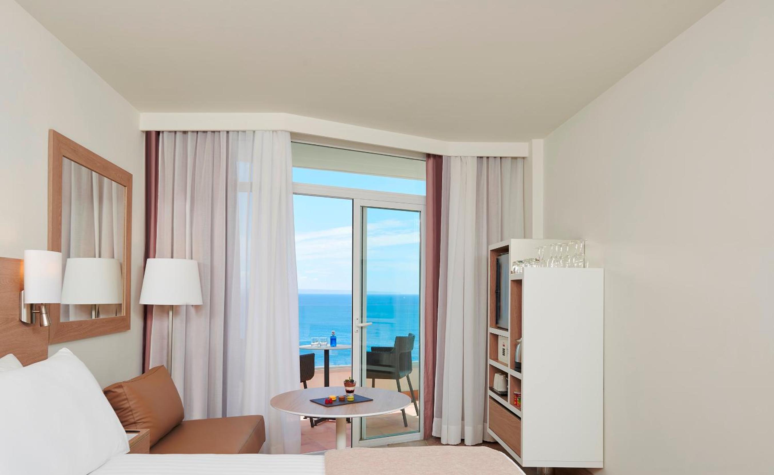 Melia Guestroom Frontal Sea View thumbnail 5