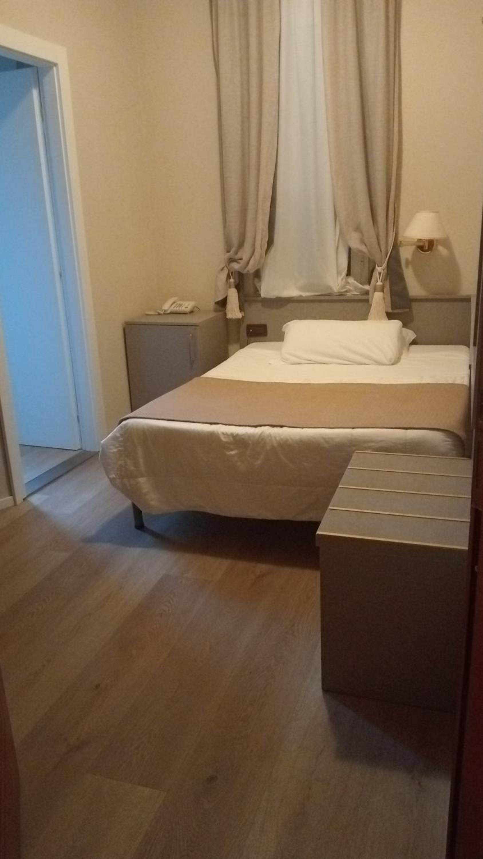 Small Double Room - Photo 3