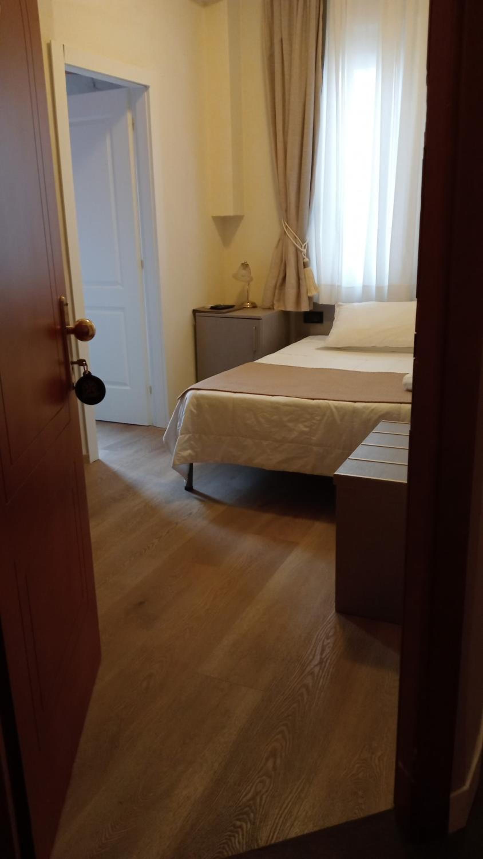 Small Double Room - Photo 2