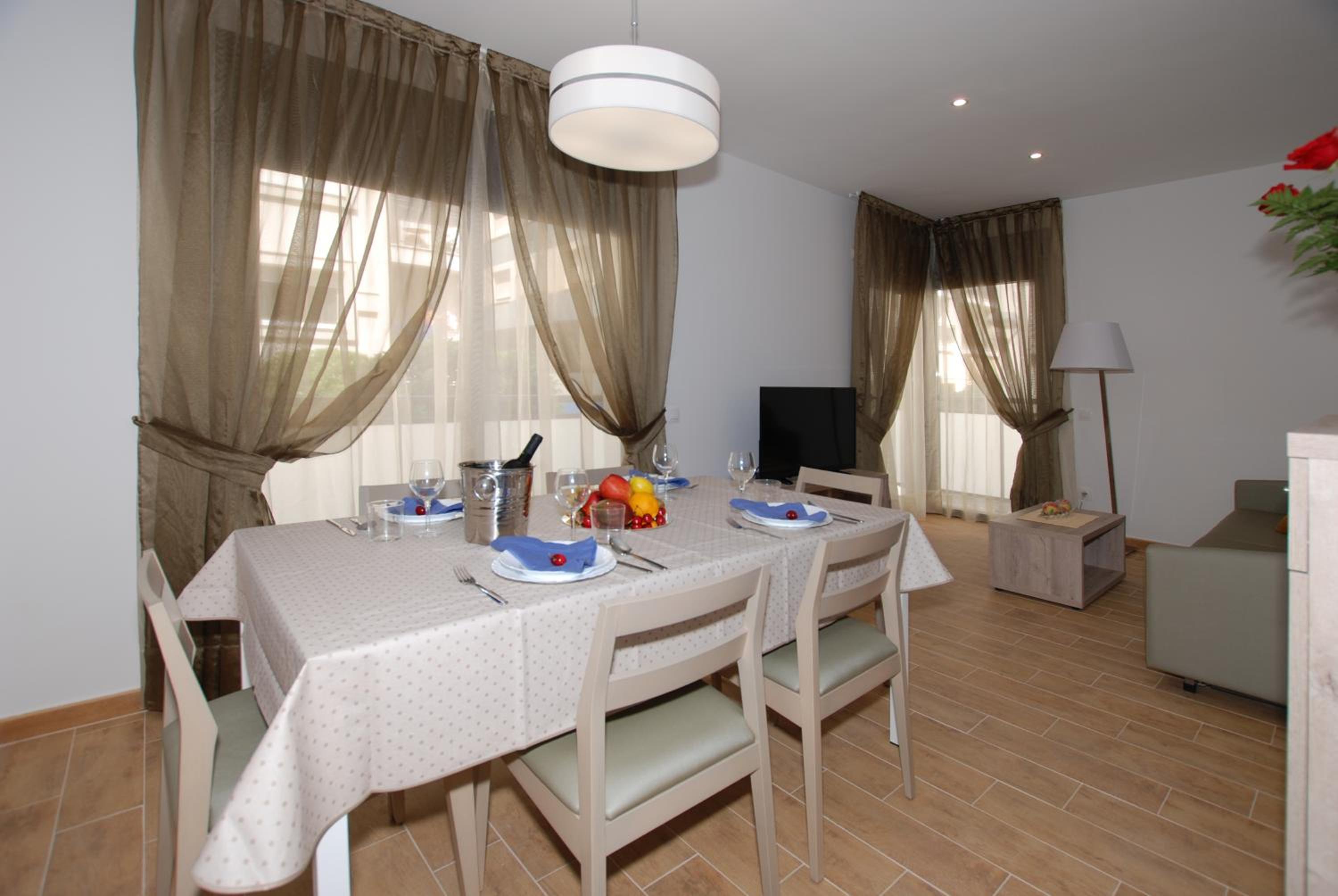 Two-Bedroom Standard Apartment photo 2