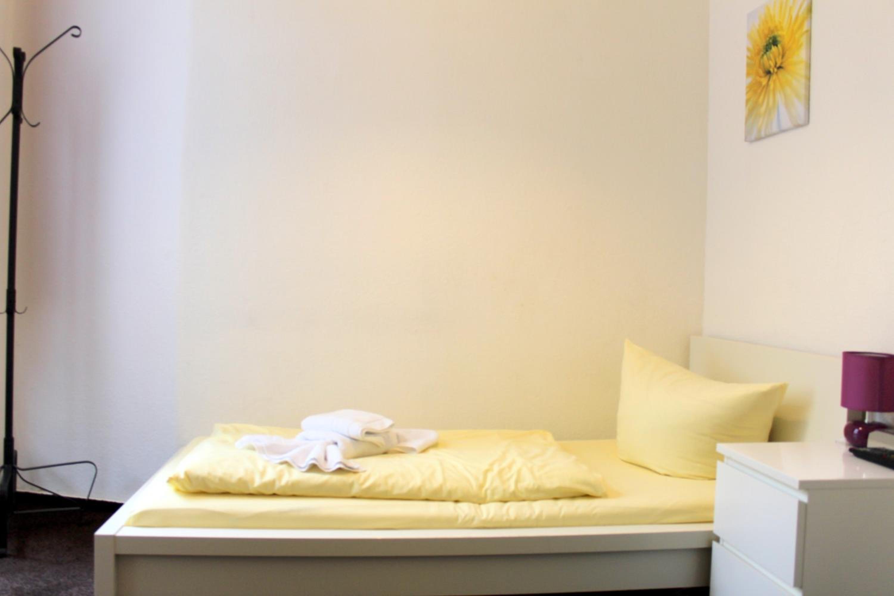 Little Single Room with Shared Bathroom photo 2