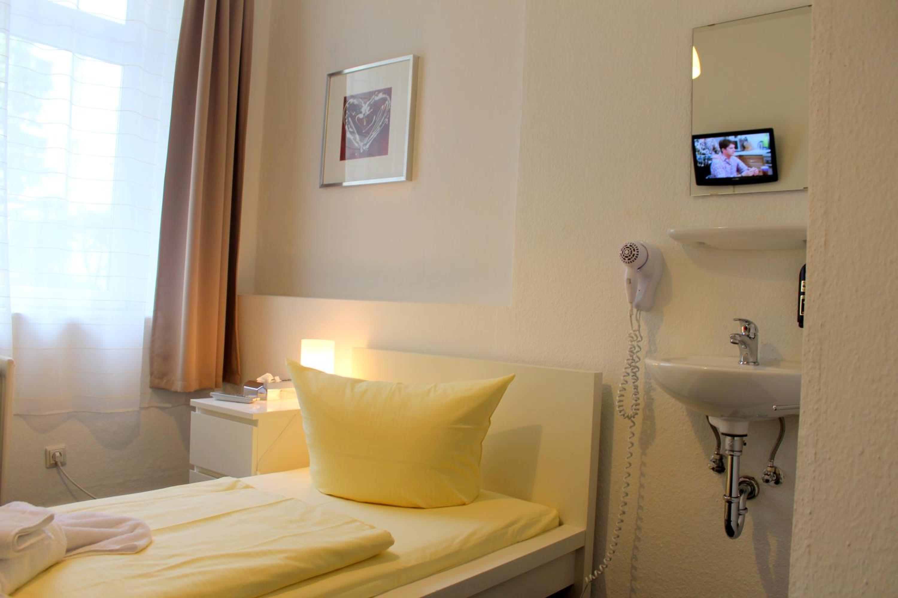 Single Room with Shared Bathroom photo 1