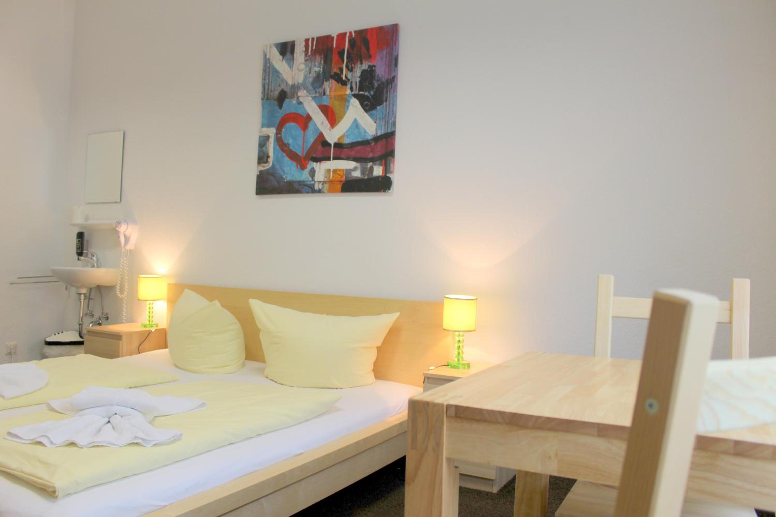 Double Room with Shared Bathroom photo 3