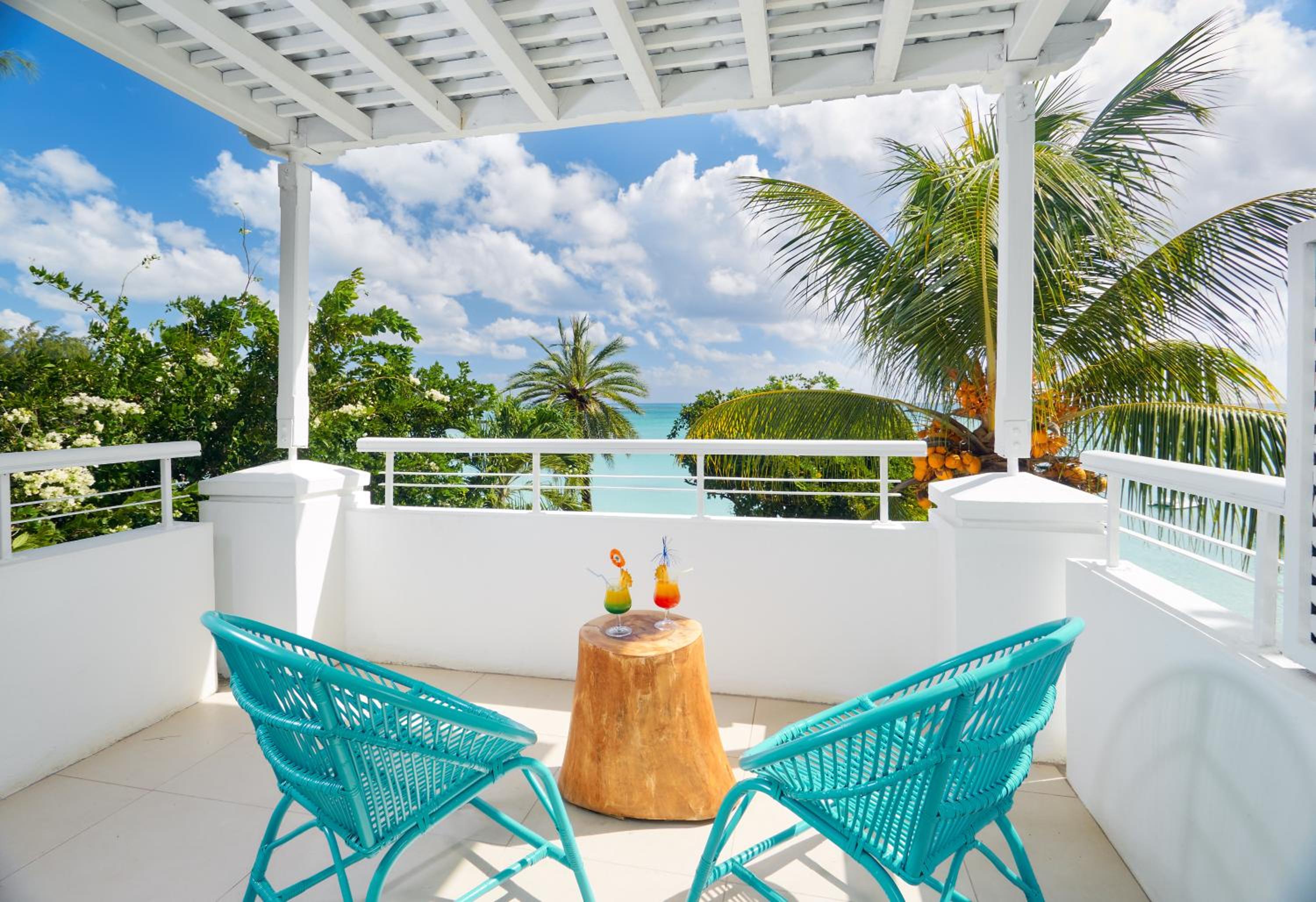 Deluxe Two-Bedroom Apartment - Beachfront
