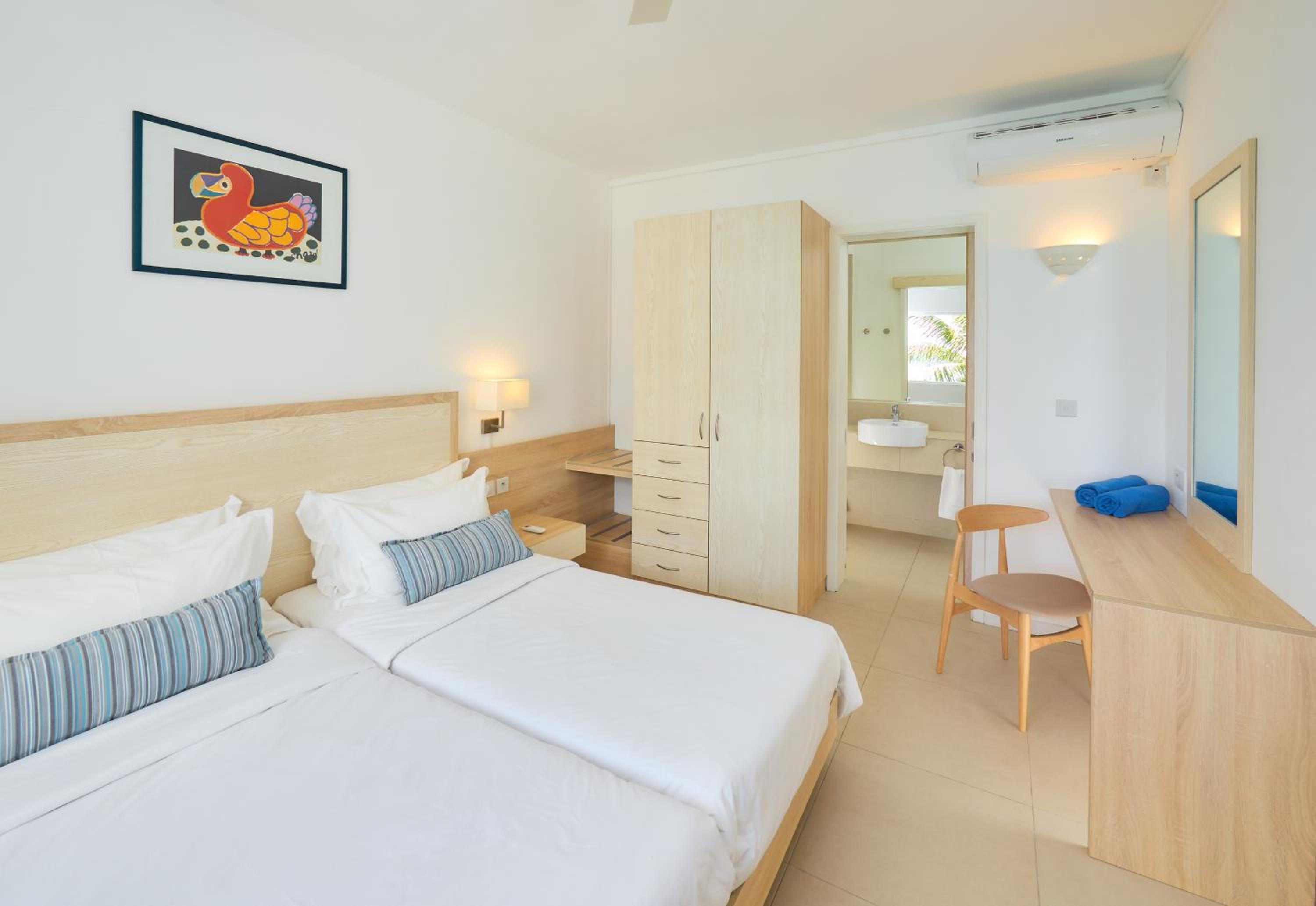 Deluxe Two-Bedroom Apartment - Beachfront