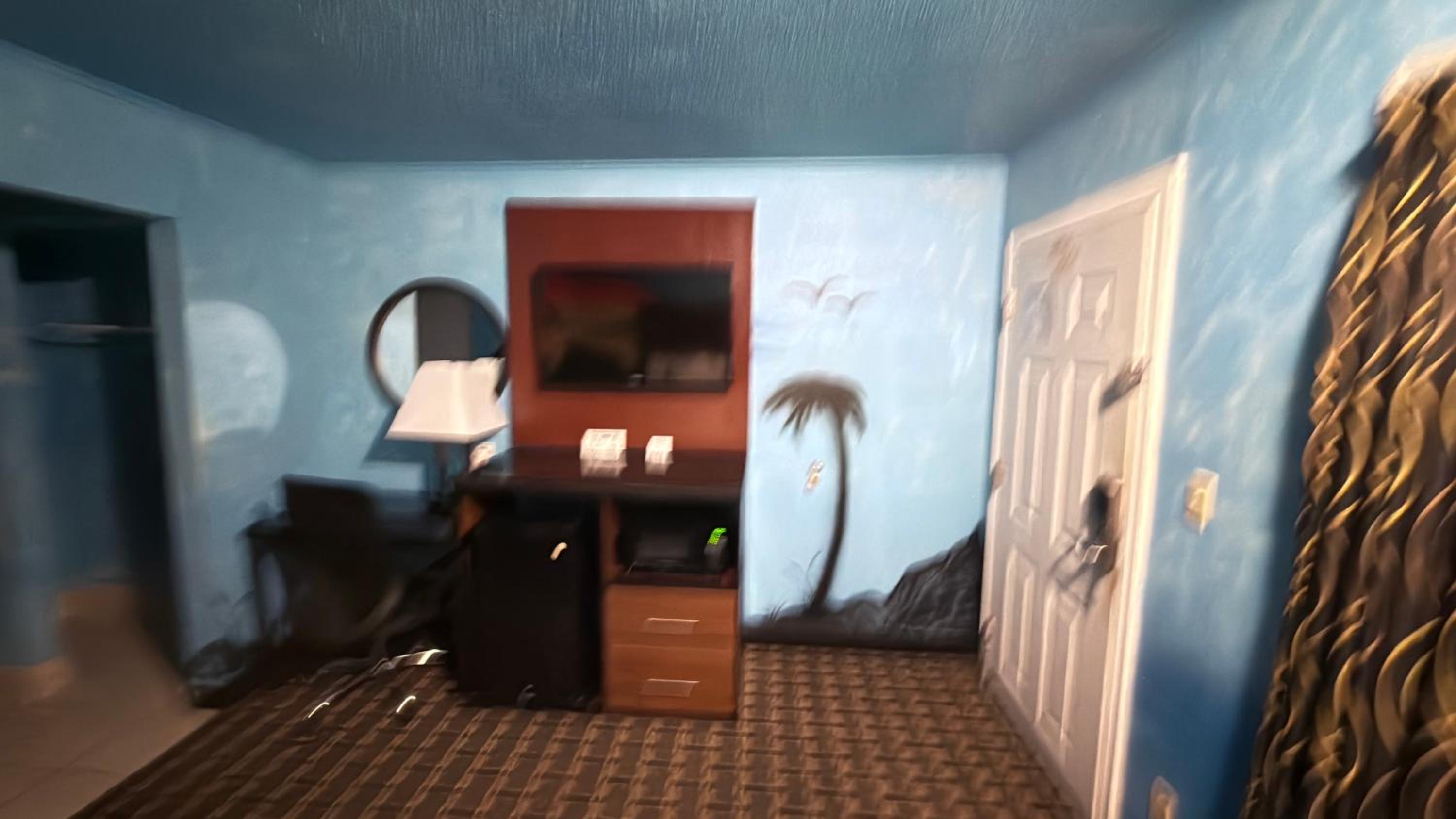 Deluxe Queen Room - Non-Smoking - Photo 3
