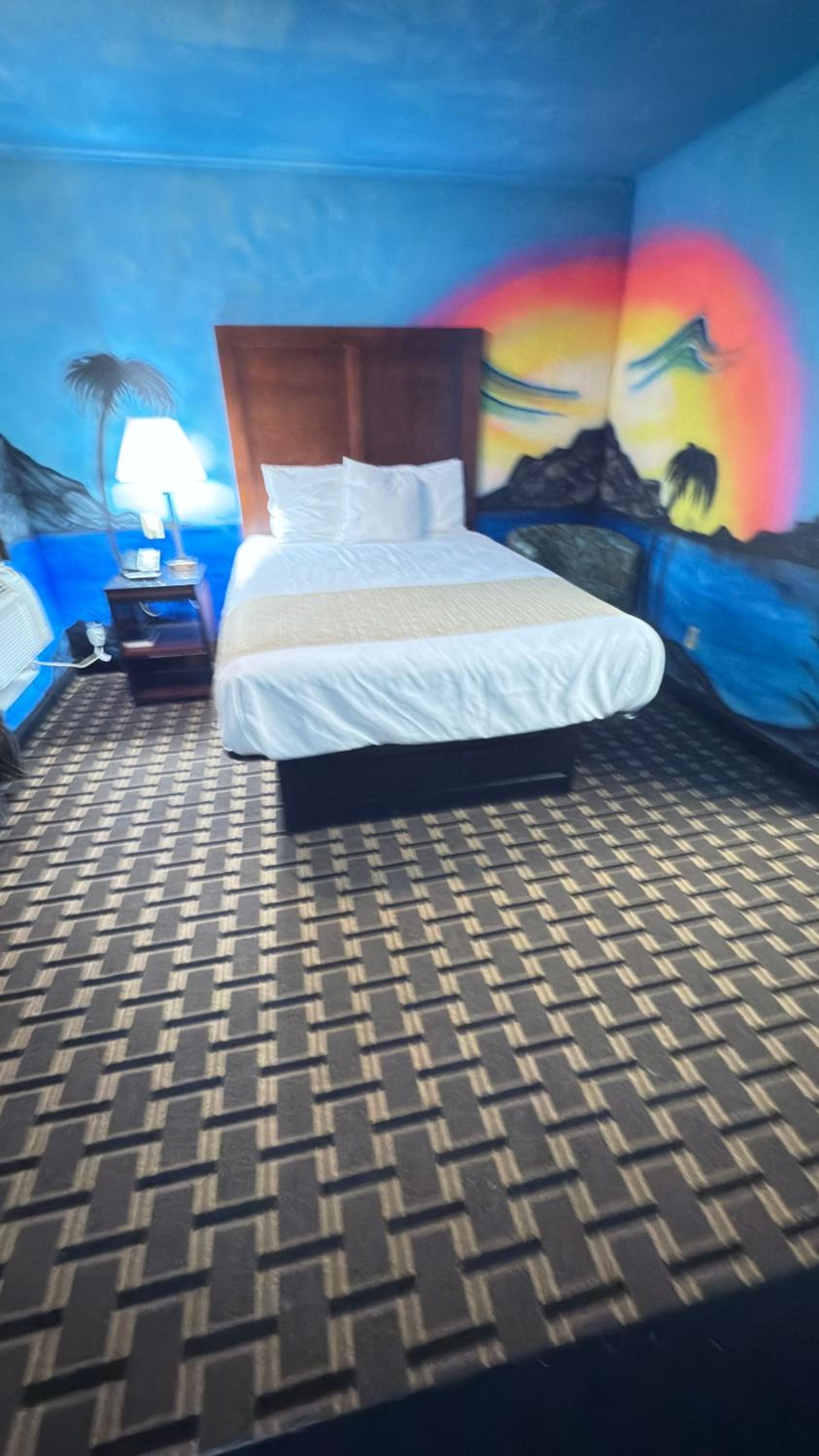 Deluxe Queen Room - Non-Smoking - Photo 1
