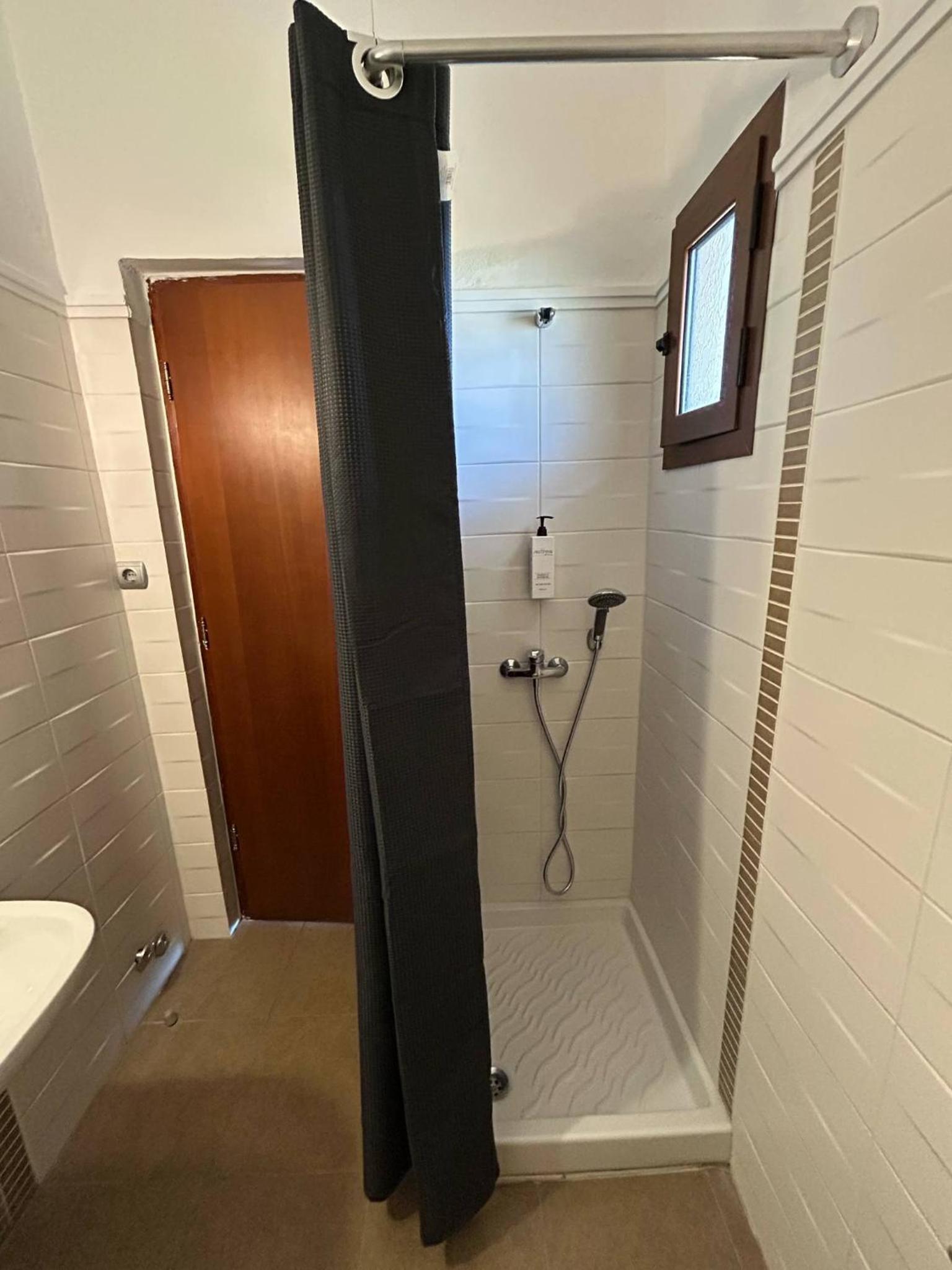 Budget Triple Room - Photo 1