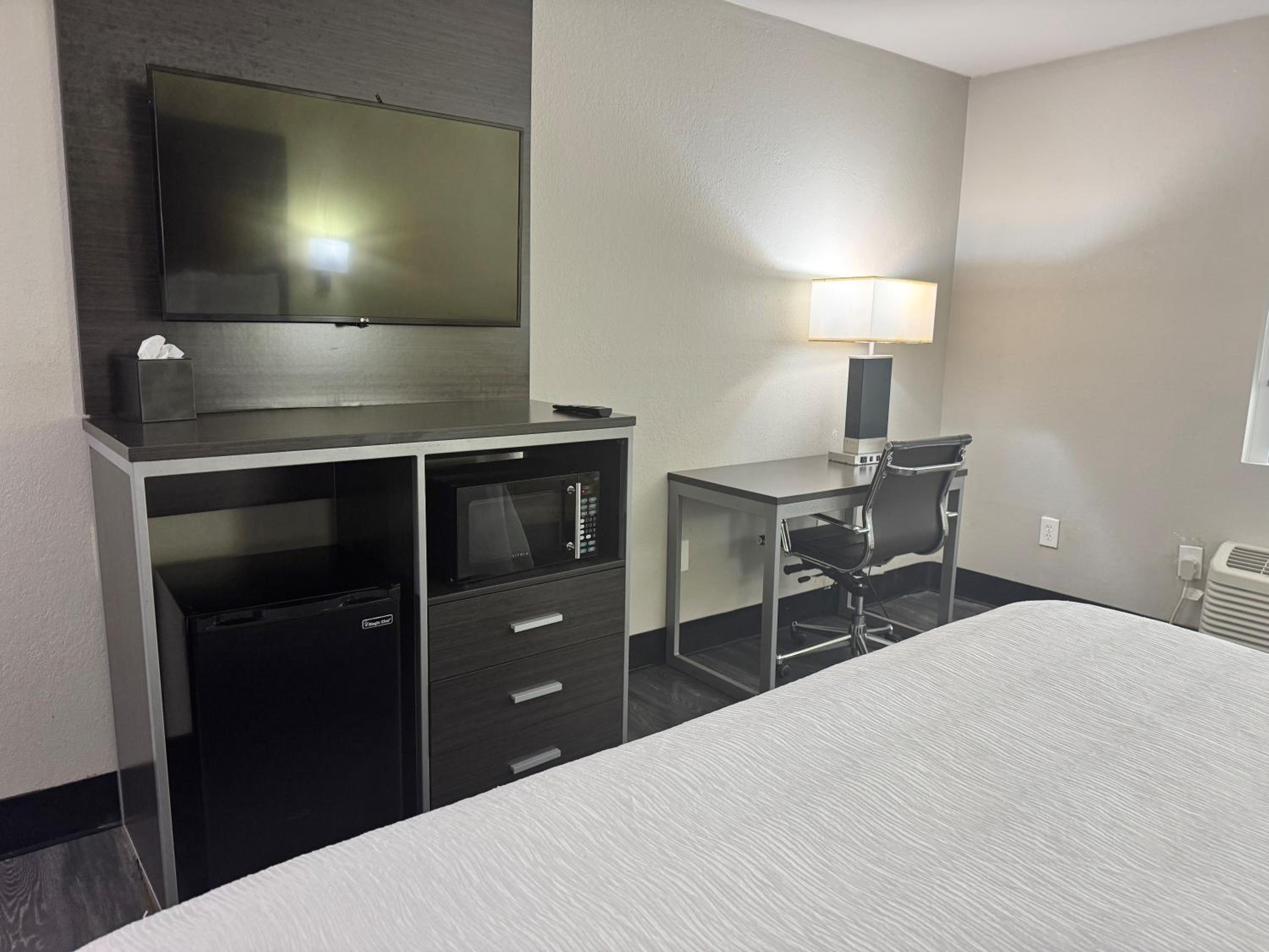 King Room - Non-Smoking - Photo 8