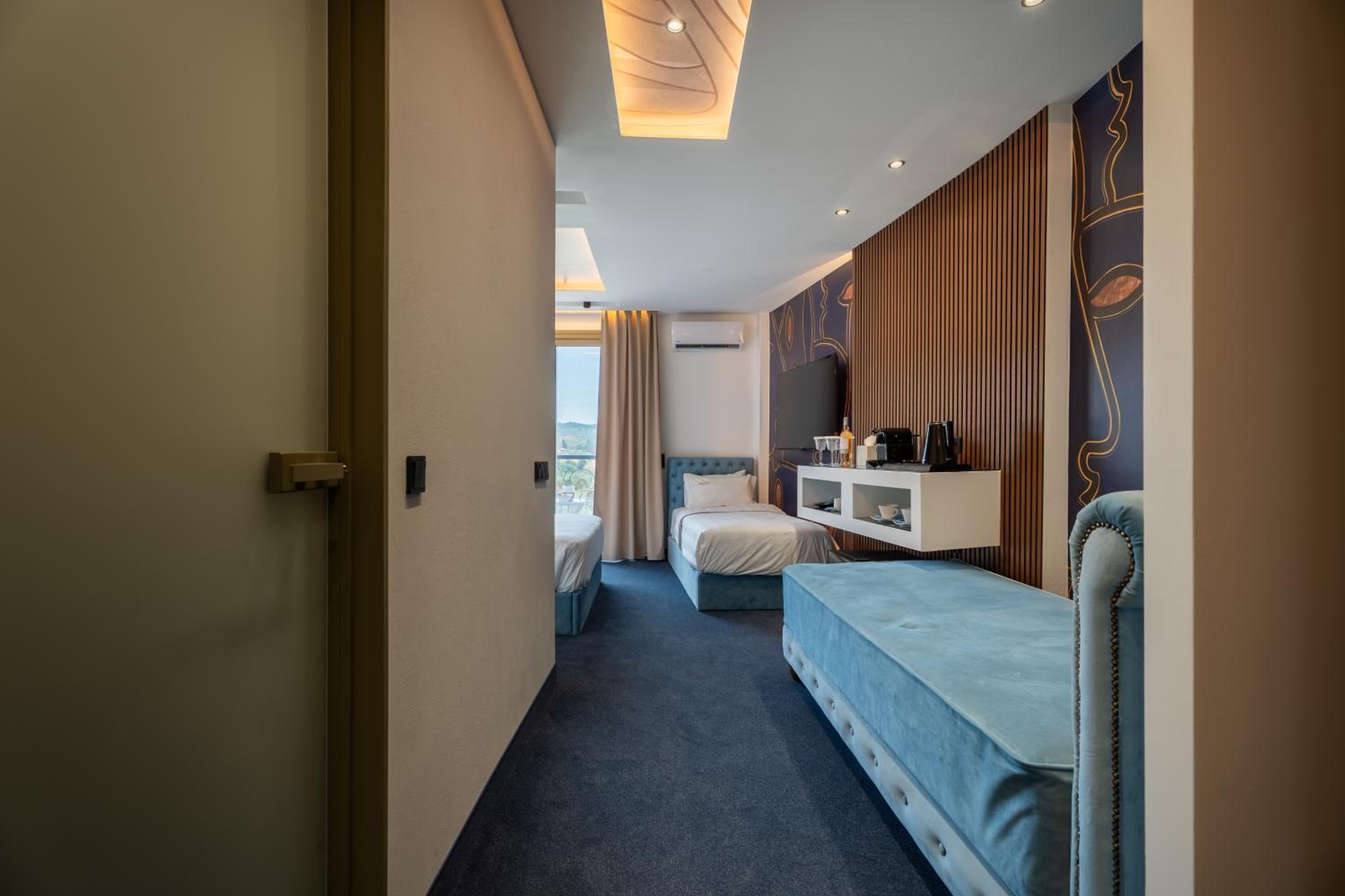 Luxury Quadruple Room - Photo 2