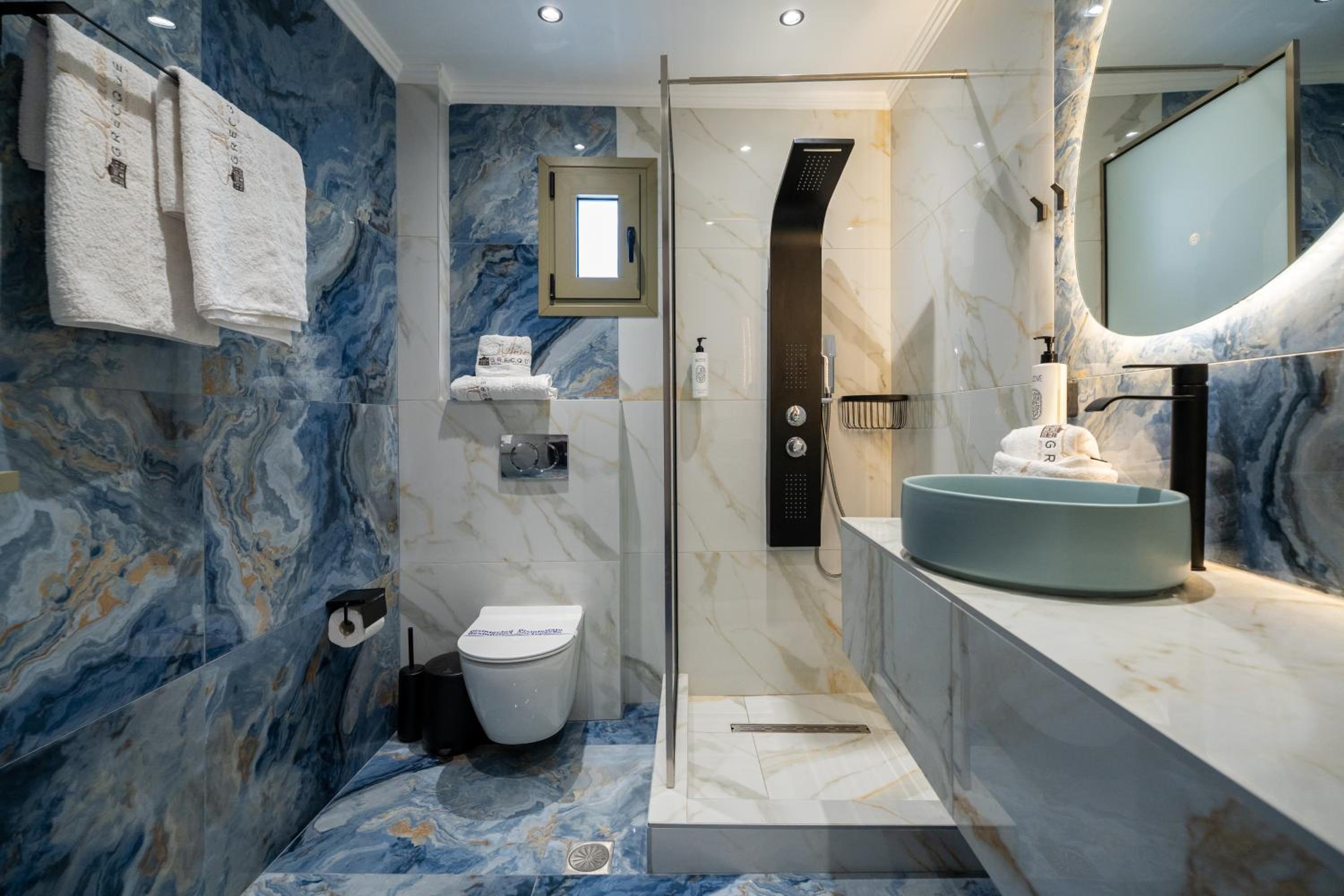 Deluxe Family Suite - Photo 6