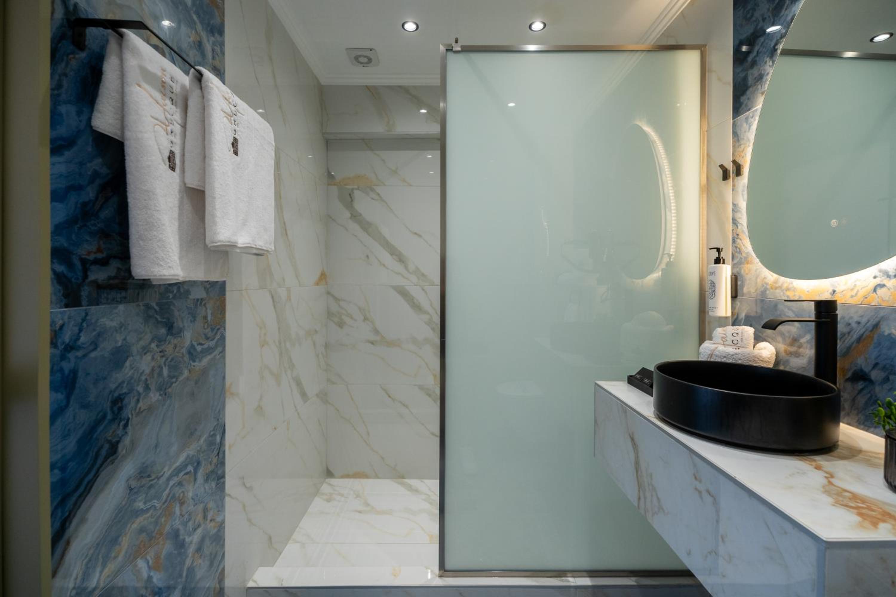 Luxury Quadruple Room - Photo 21