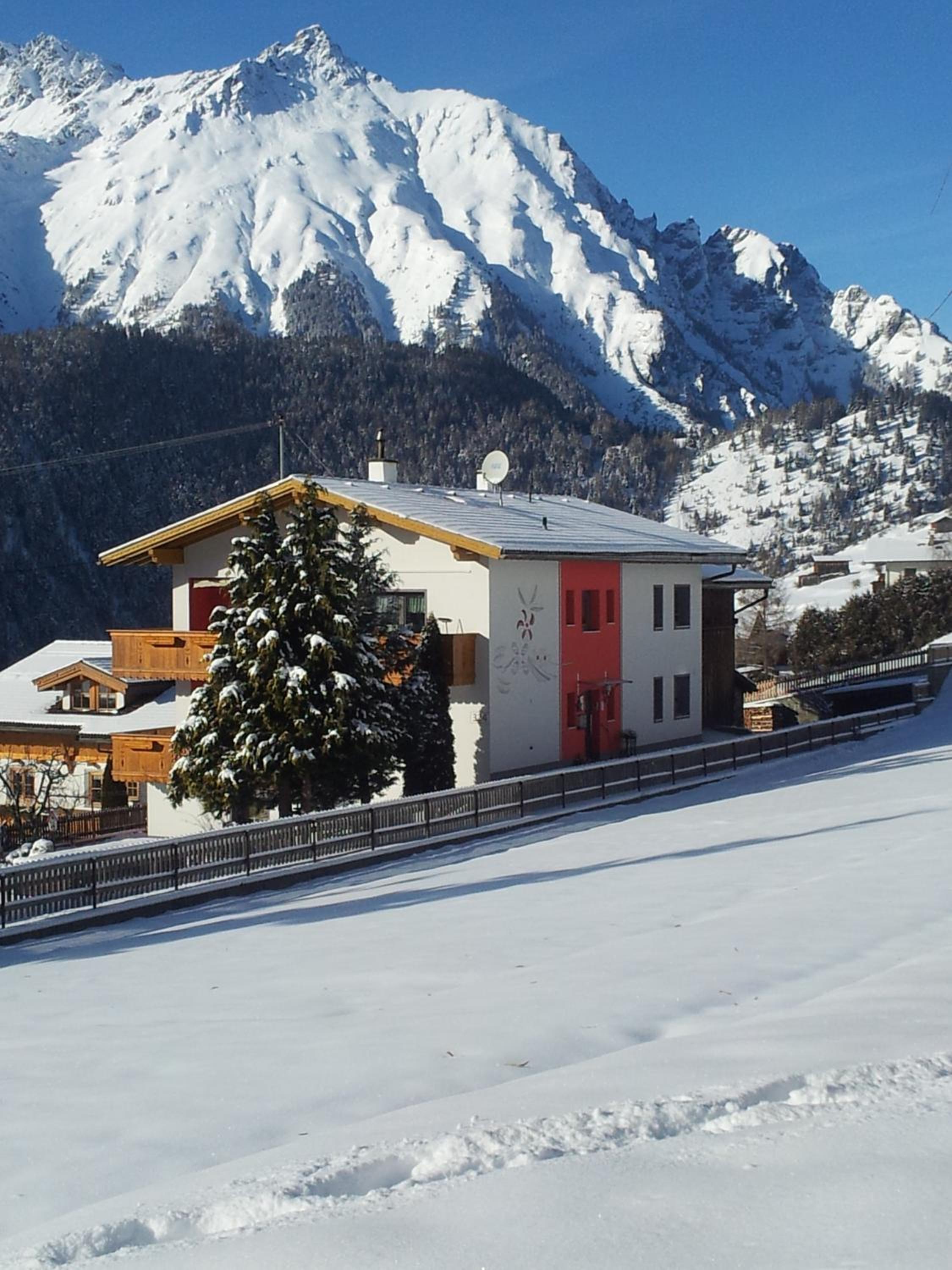 Apartment with Mountain View photo 3