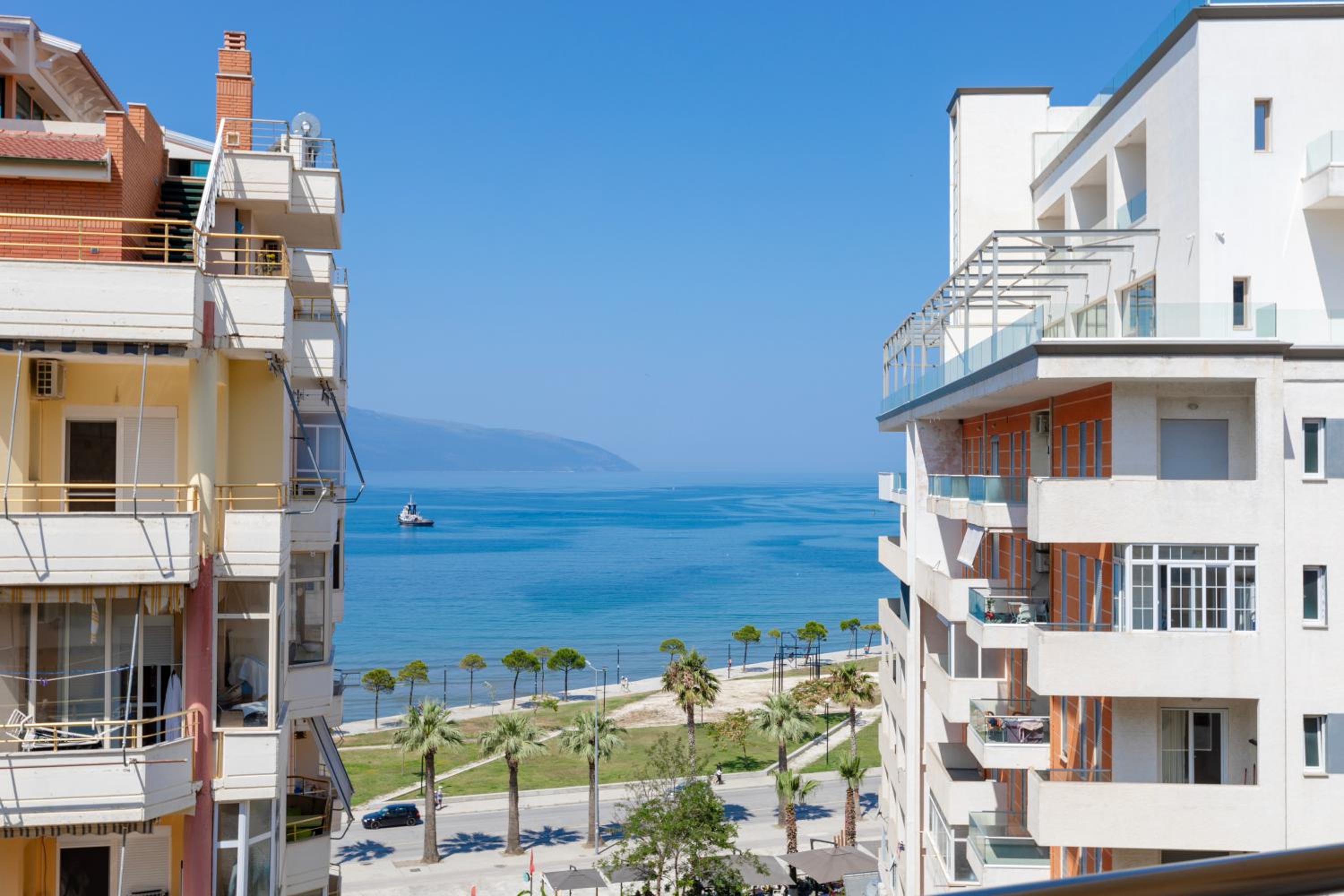 Deluxe Double Room with Side Sea View