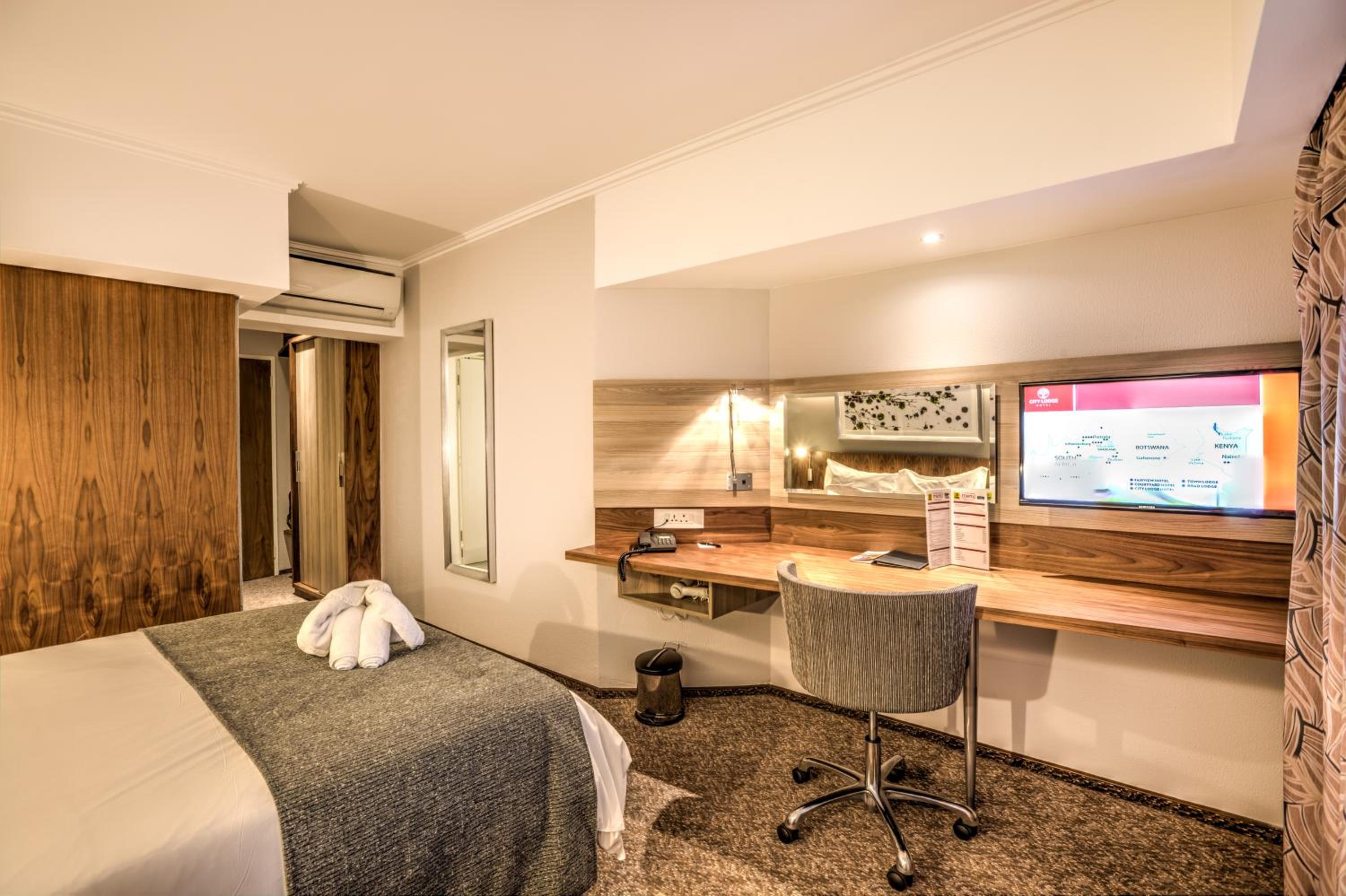 Double Room - Non-Smoking  photo 3
