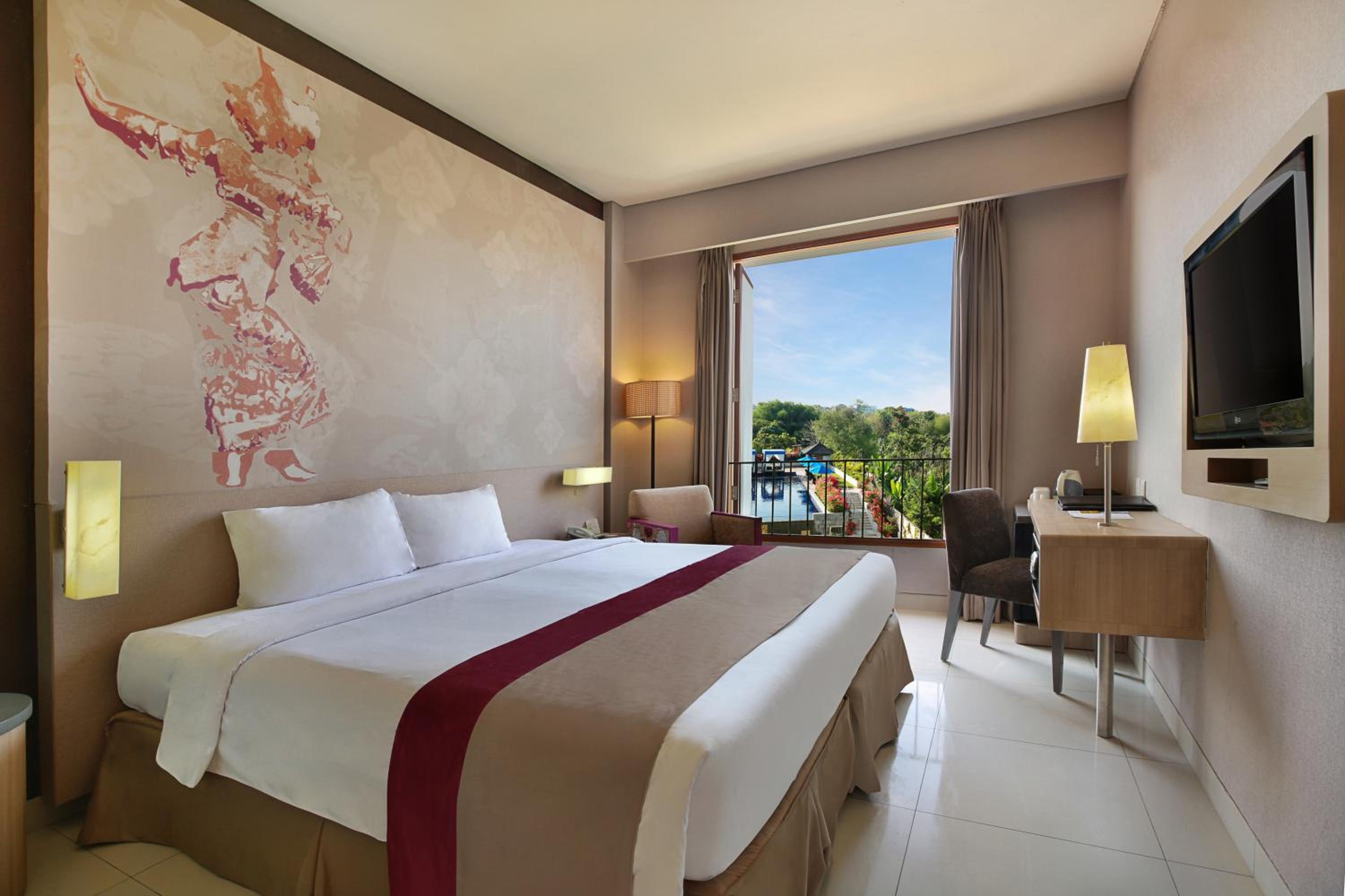 Deluxe Double Room Pool View with Free Scheduled Shuttle to Hotel’s Beach Facility photo 2