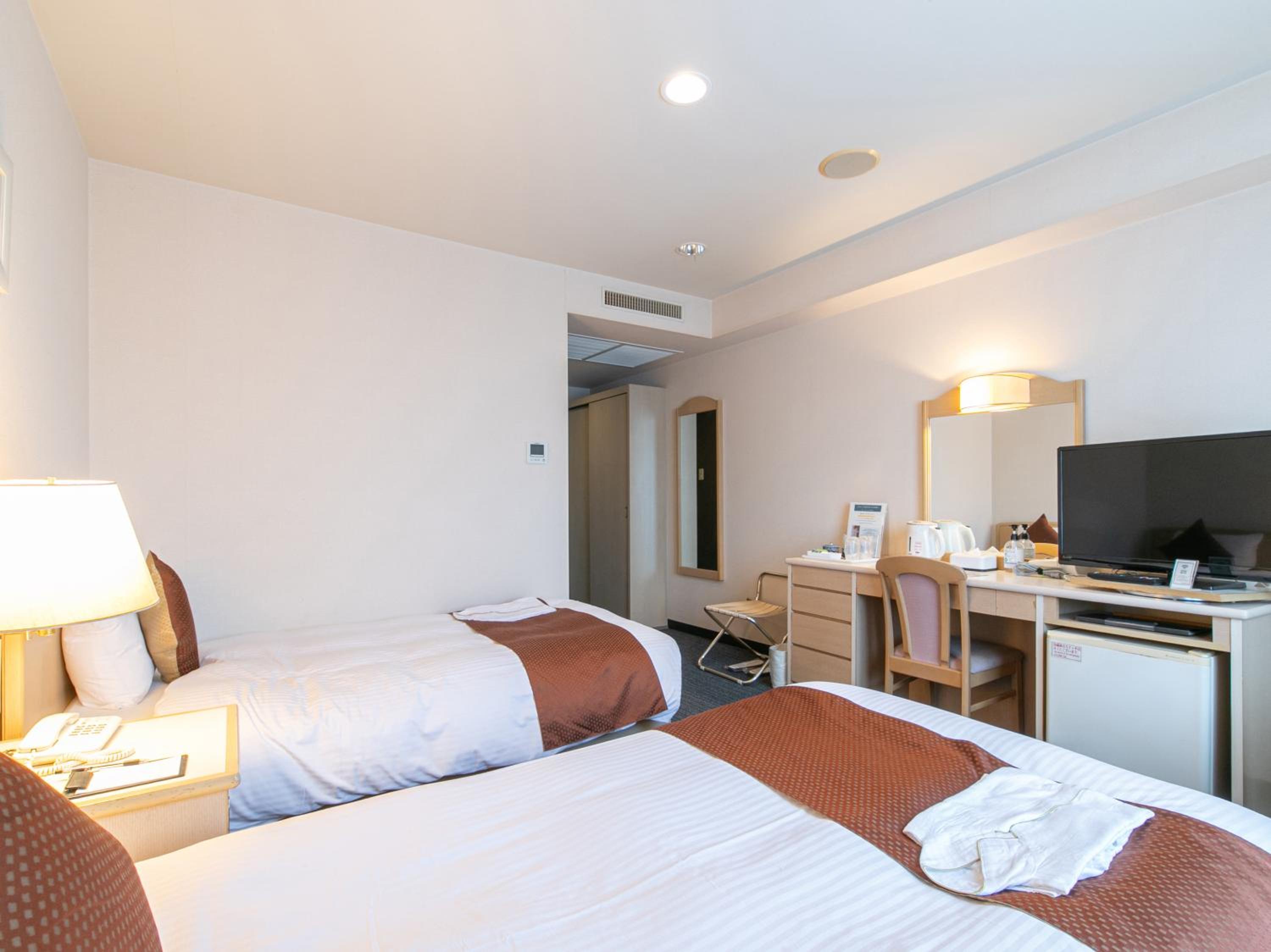 Standard Twin Room - Smoking photo 3