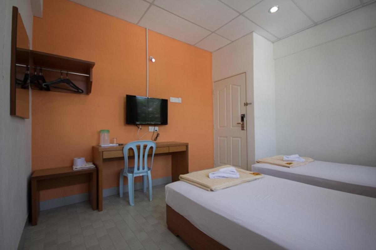 Twin Room - Photo 8