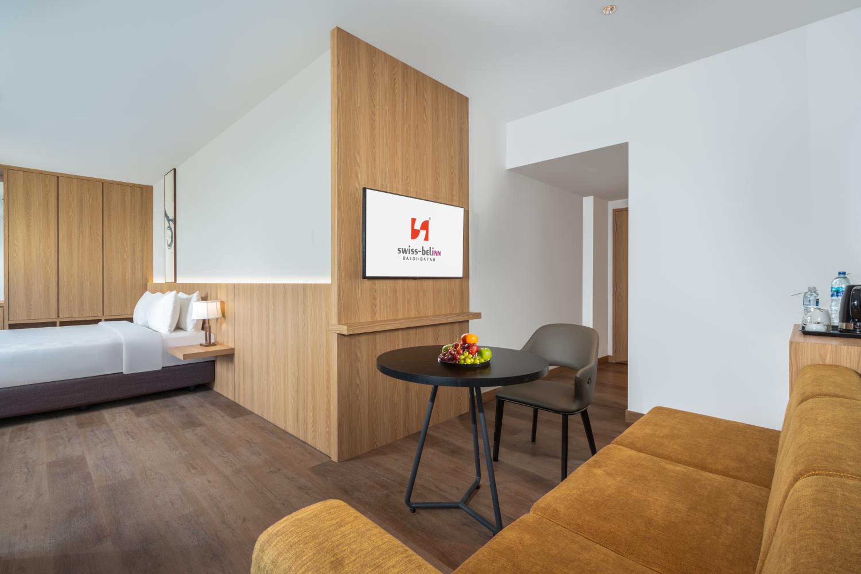 Suite - Photo 5