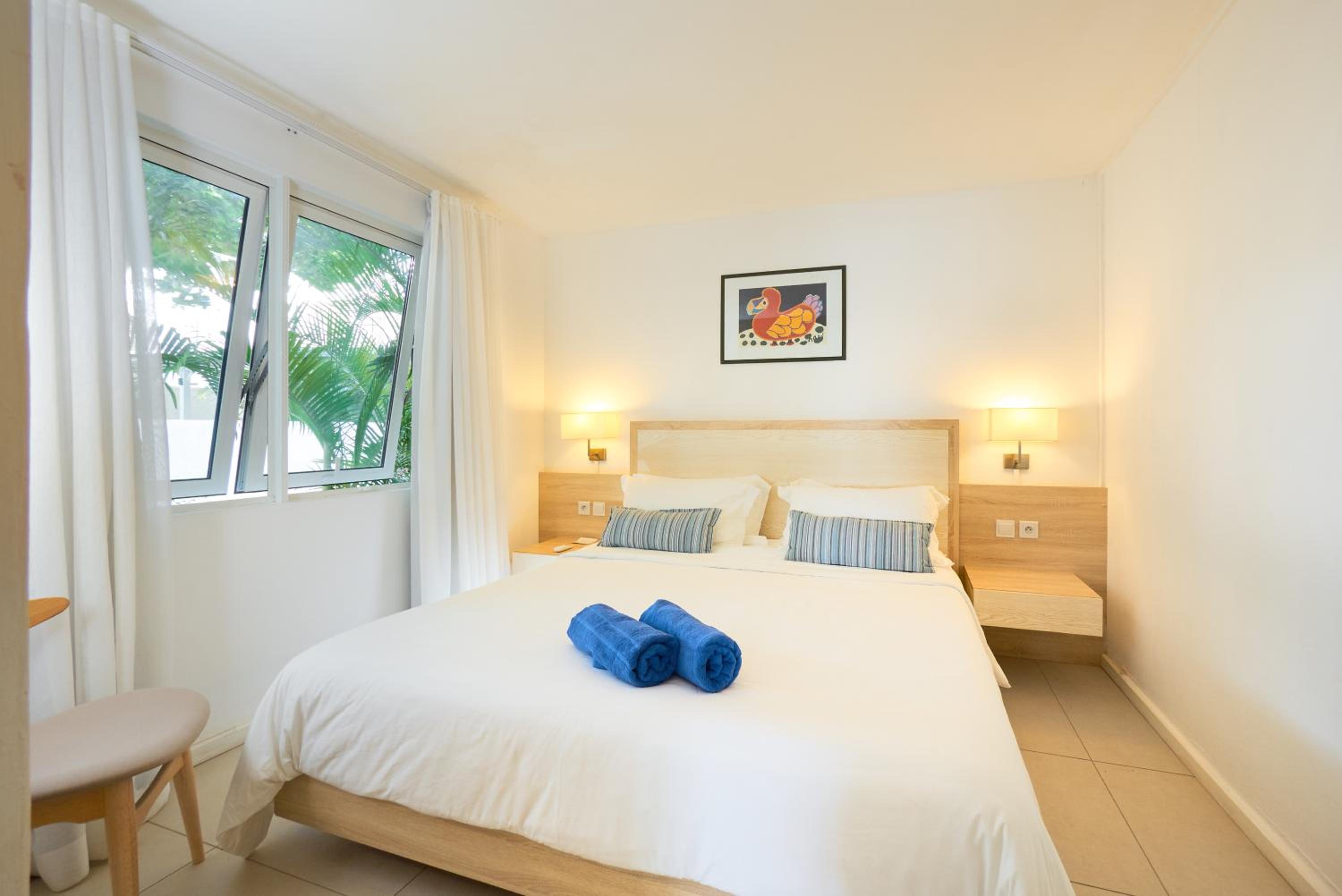 Beachfront Studio with Sea View photo 2