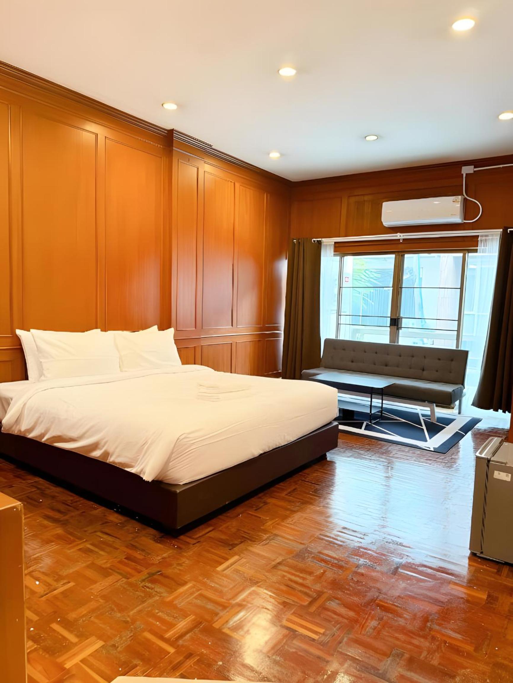 One-Bedroom Apartment photo 2