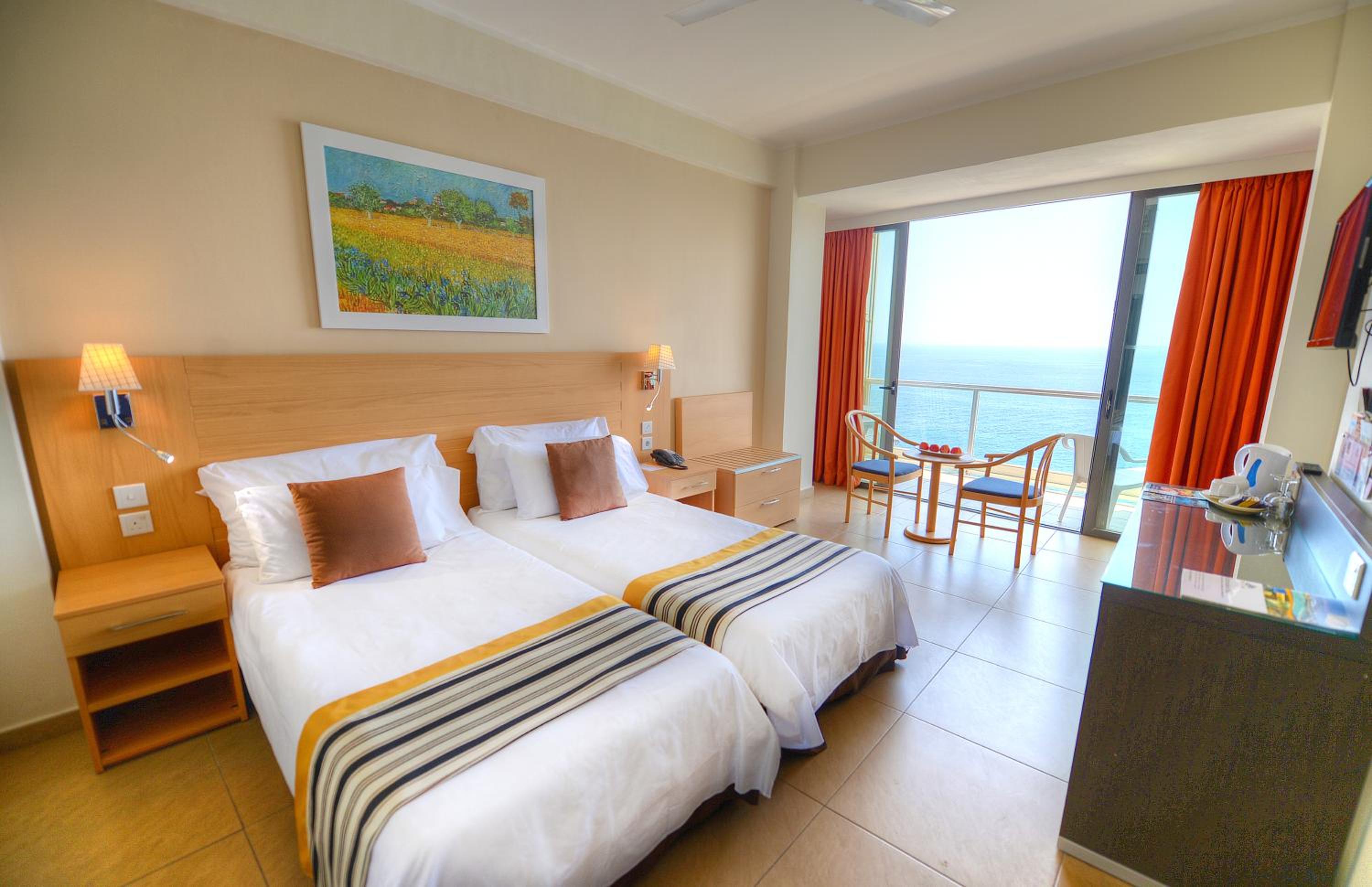Twin Room with Sea View photo 3