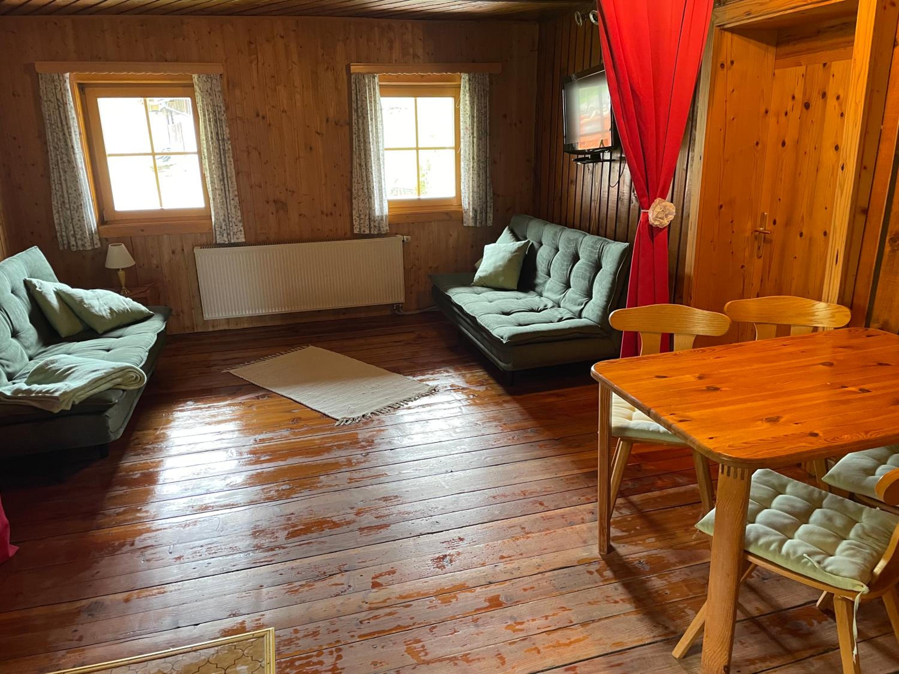 Family Room with Balcony photo 3