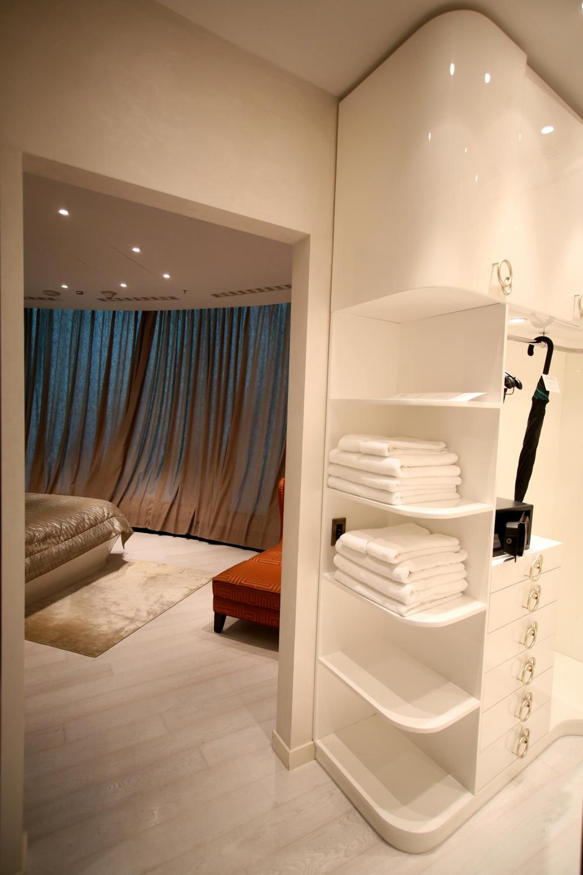 Suite thumbnail 6