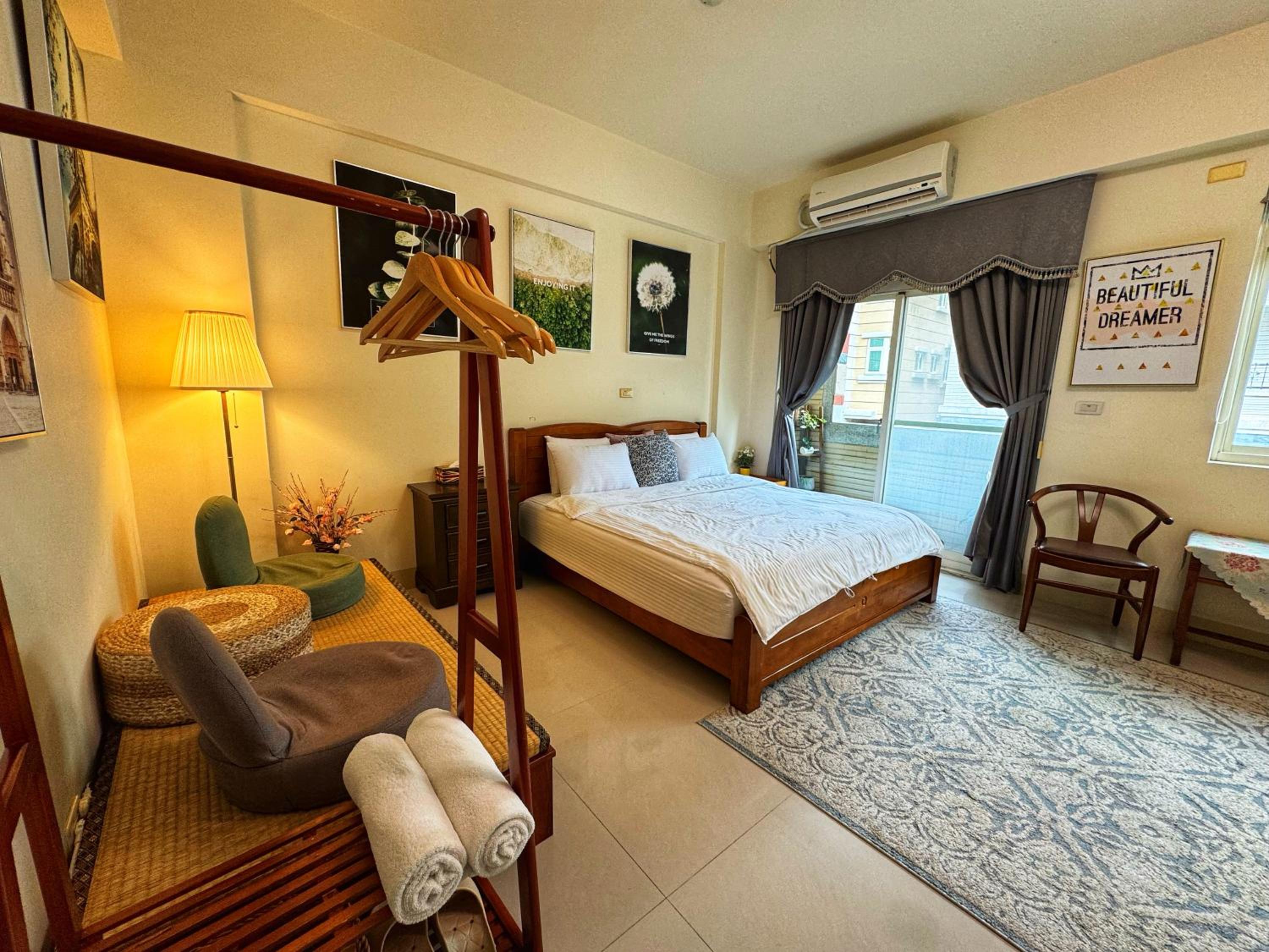 Queen Room with Balcony photo 3