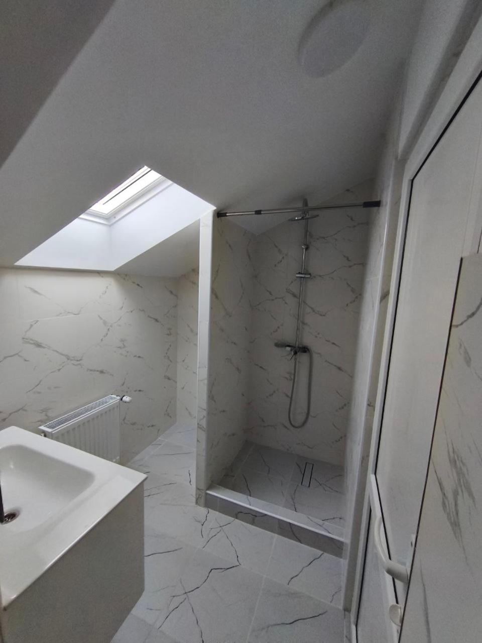 Double Room with Shared Bathroom photo 2