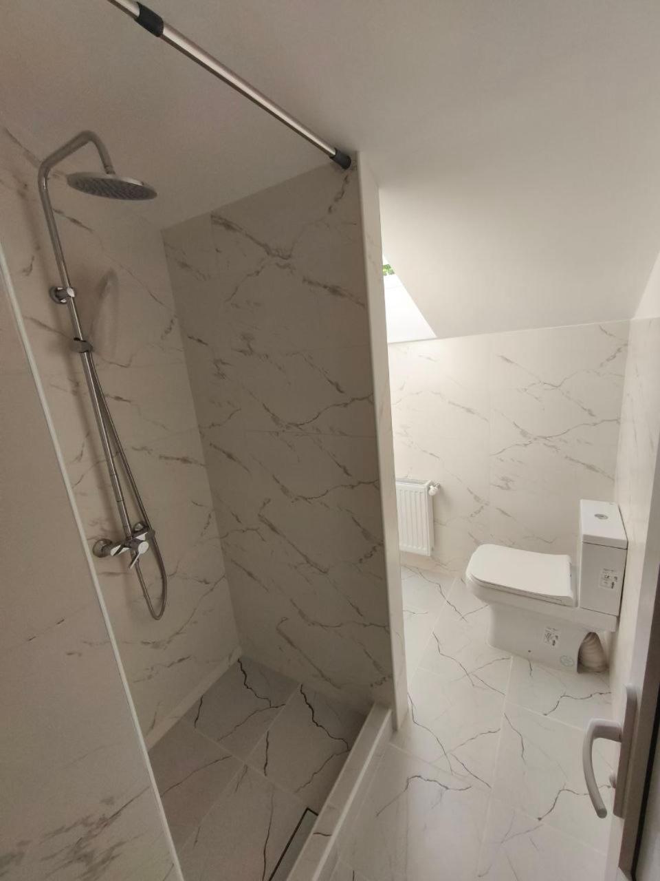 Double Room with Shared Bathroom photo 3