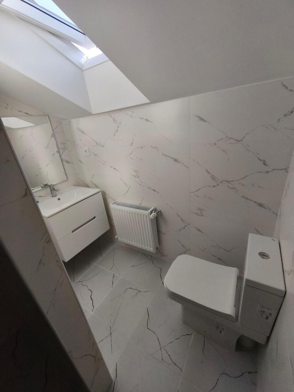 Double Room with Shared Bathroom photo 2