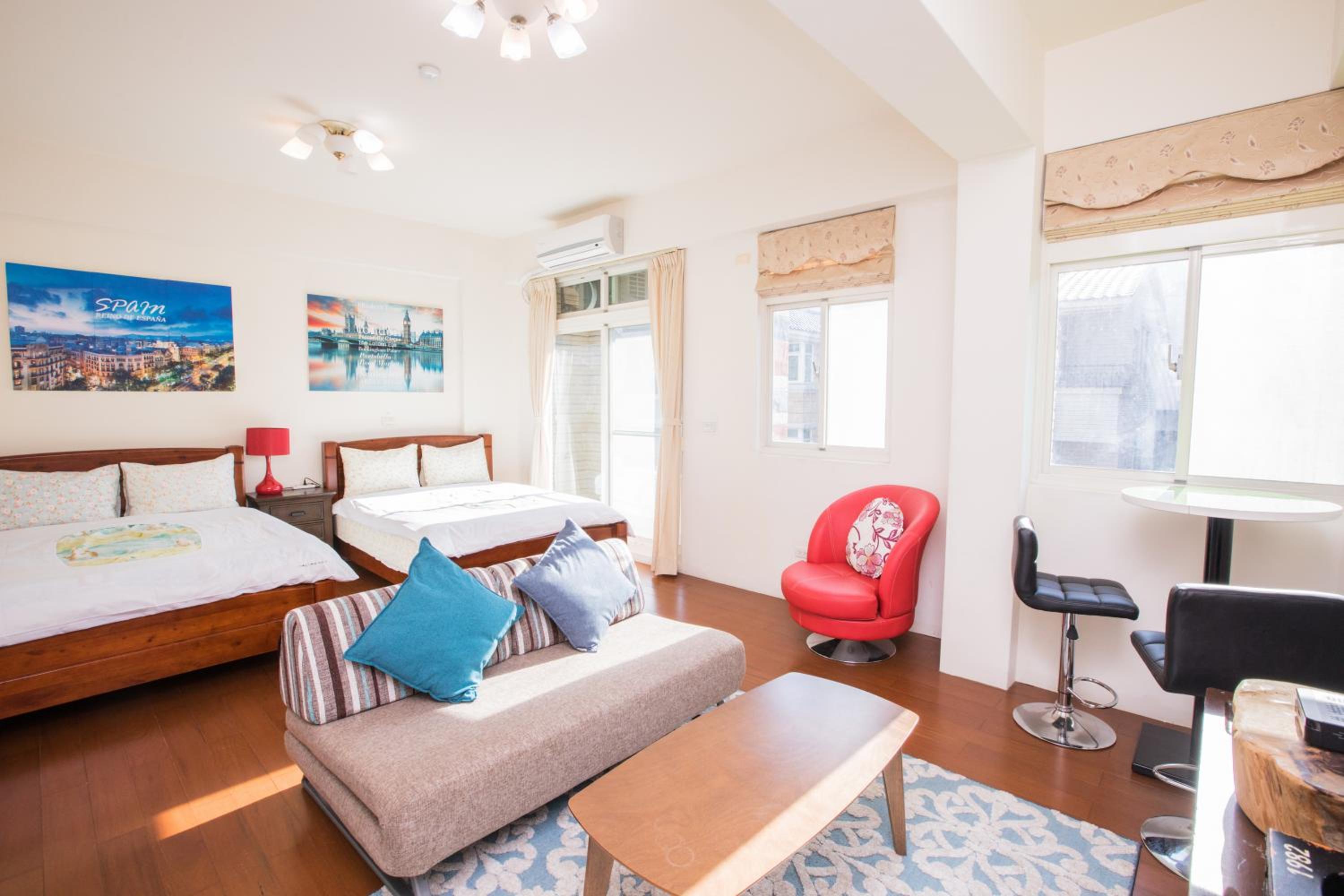 Quadruple Room with Shared Bathroom photo 3