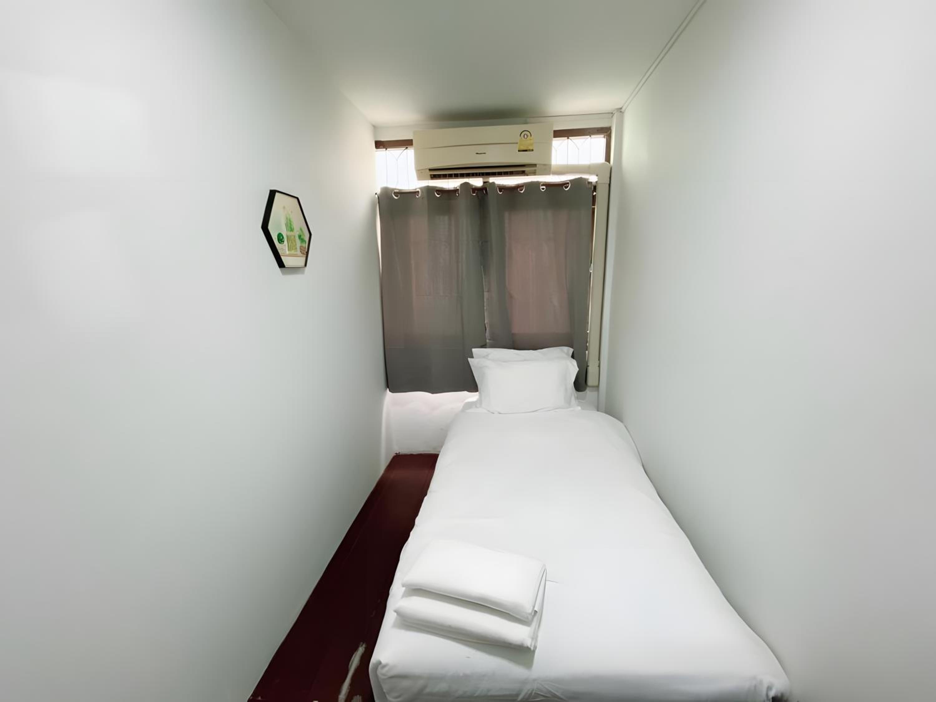 Single Room photo 2