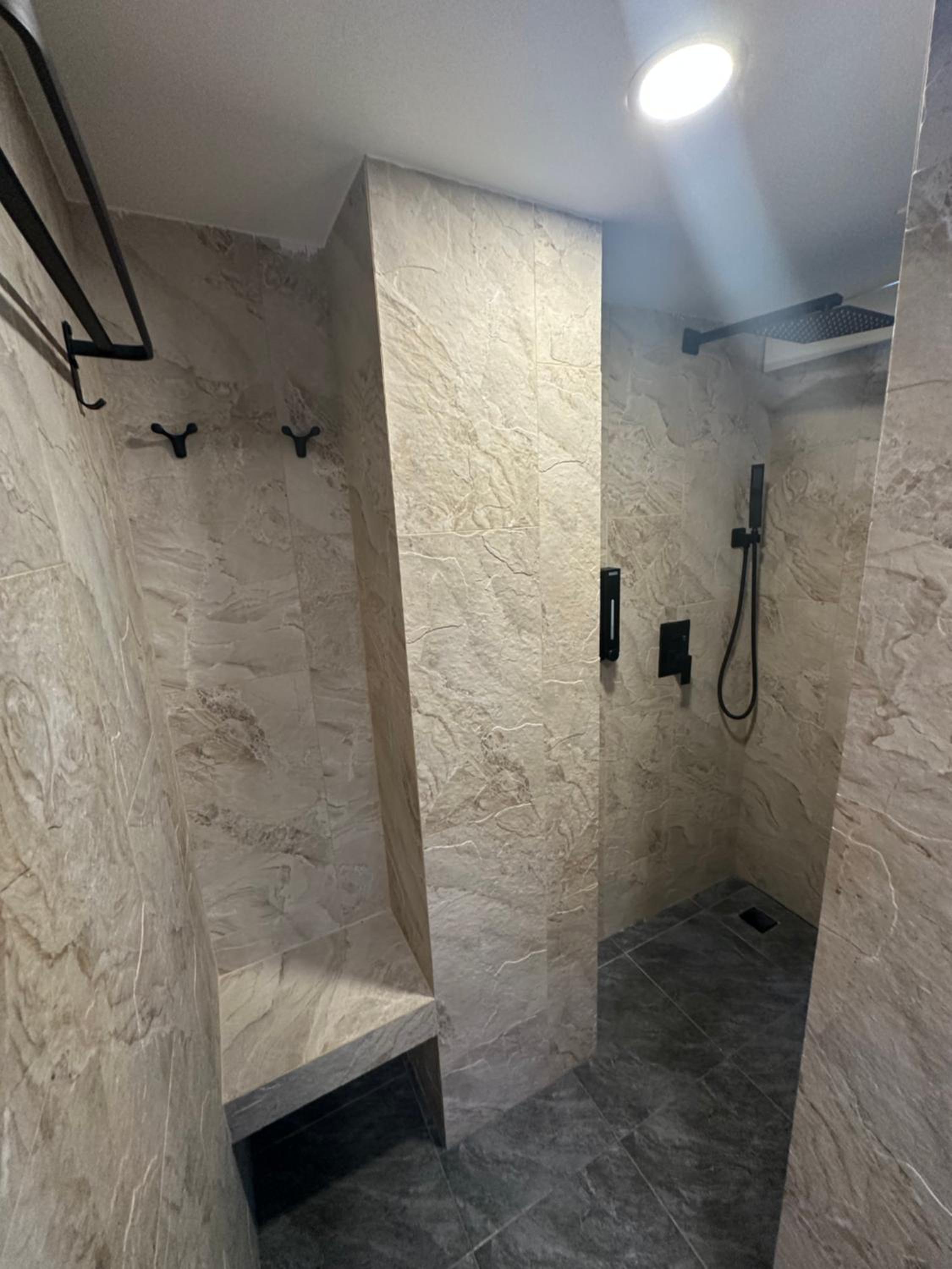 Quadruple Room with Private Bathroom photo 1