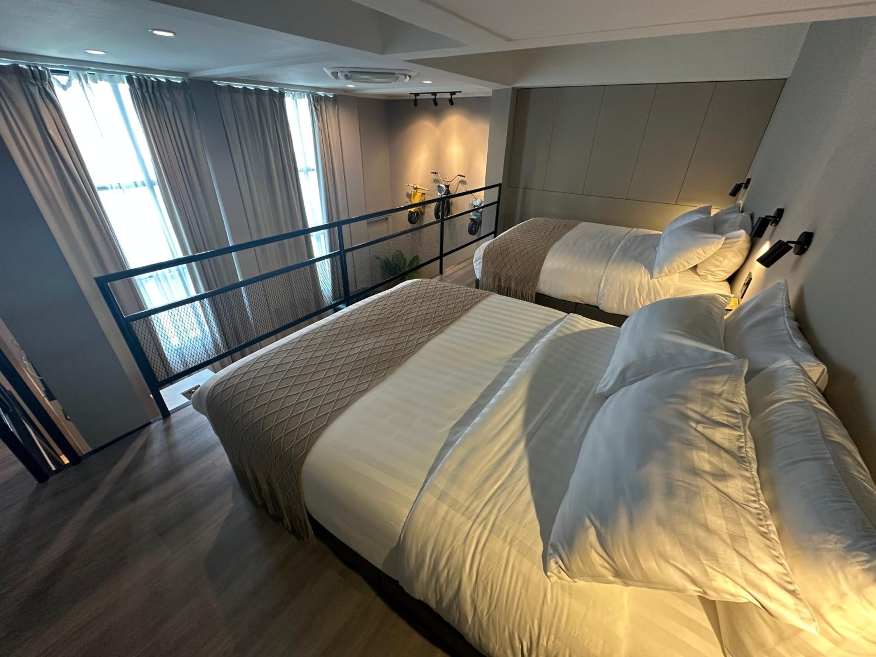 Quadruple Room with Private Bathroom photo 2
