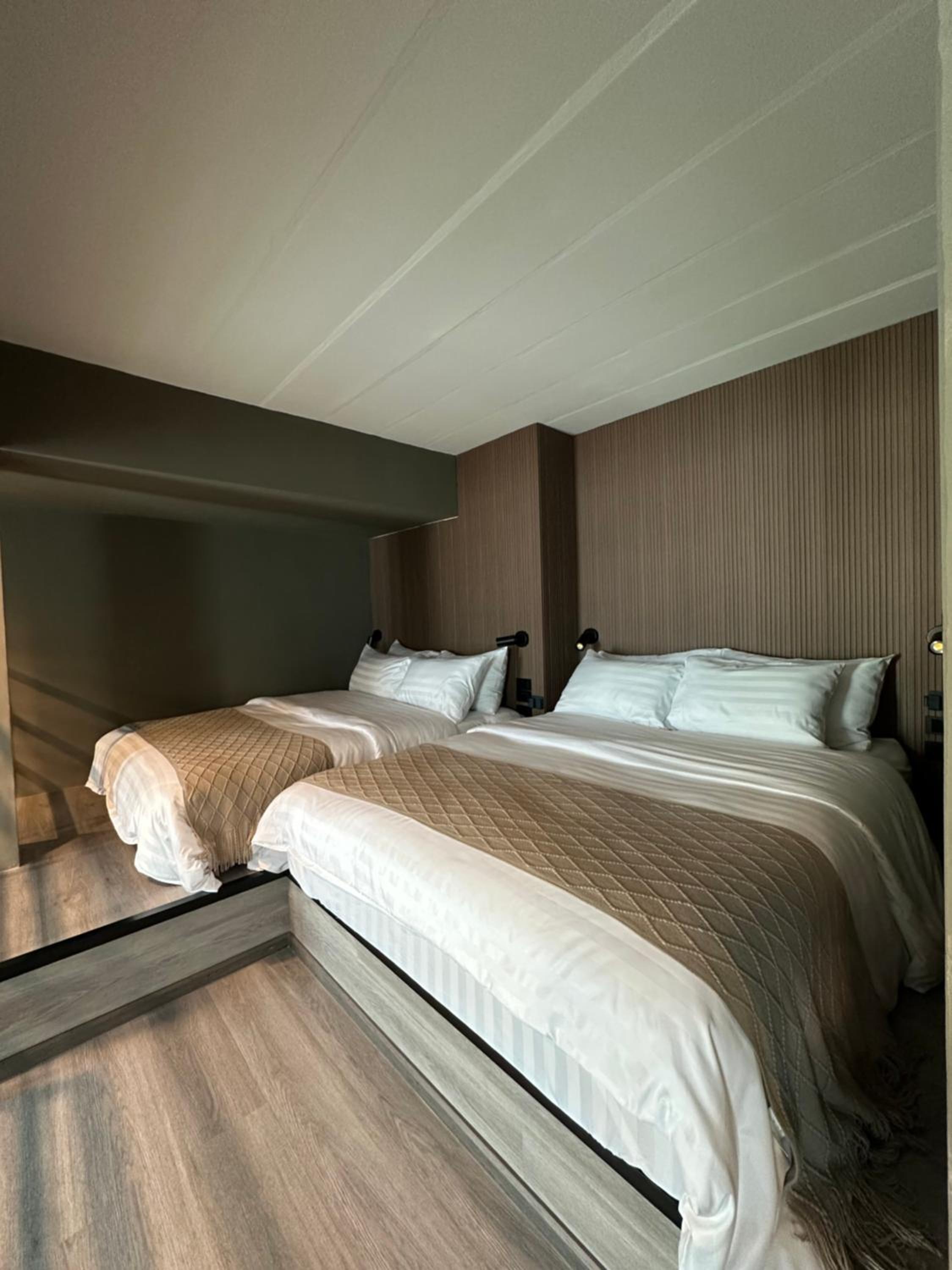 Quadruple Room with Private Bathroom photo 2