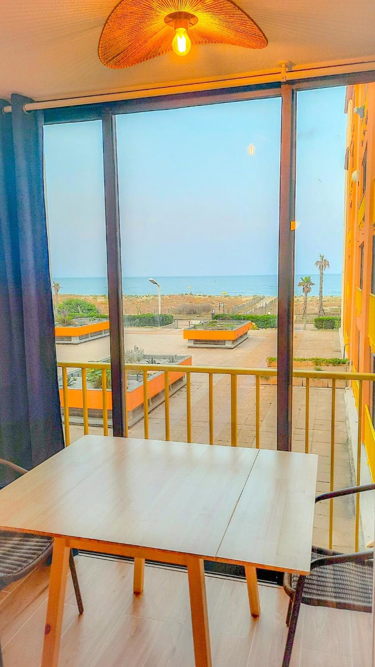 One-Bedroom Apartment with Sea View photo 3