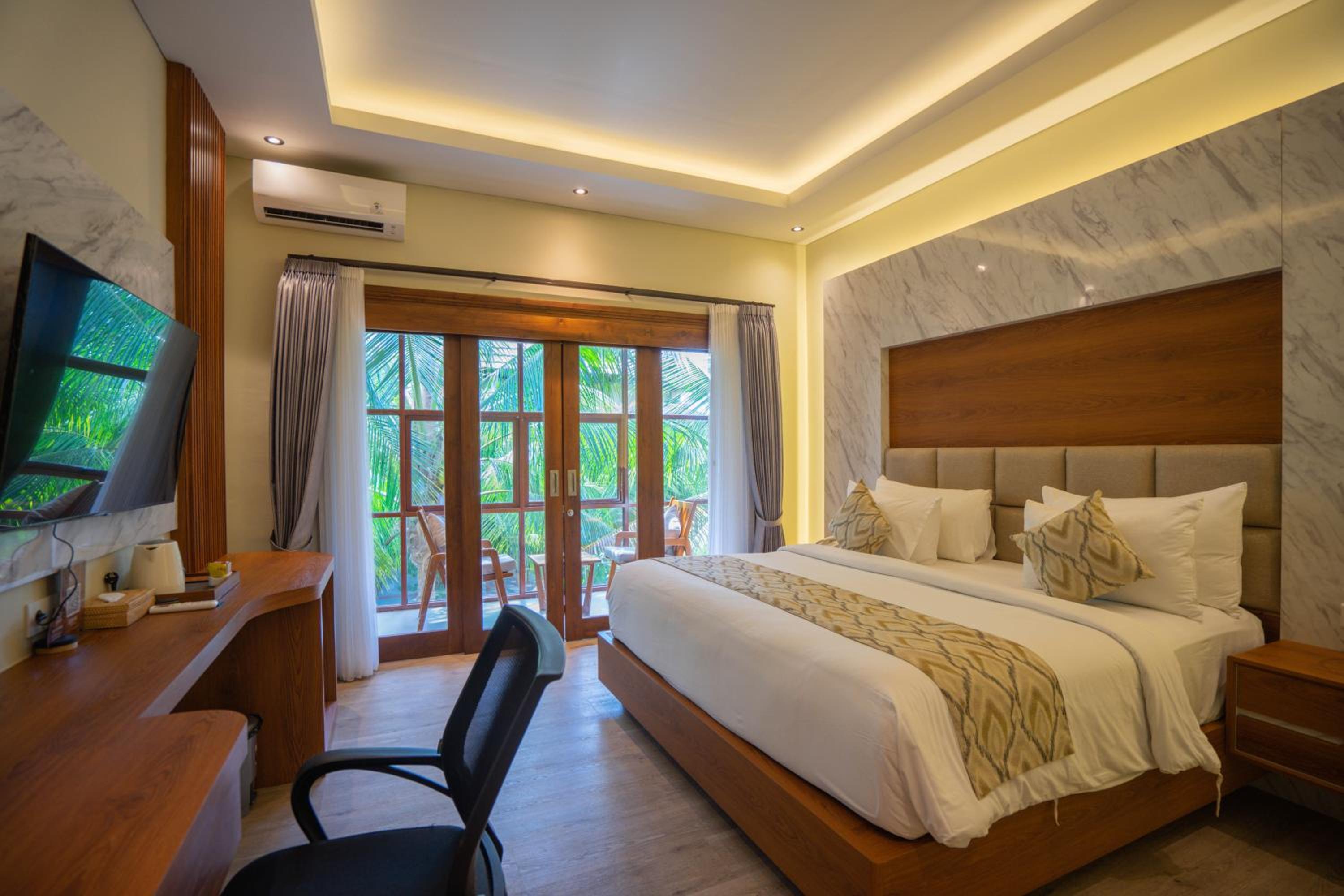 Deluxe King Room photo 1