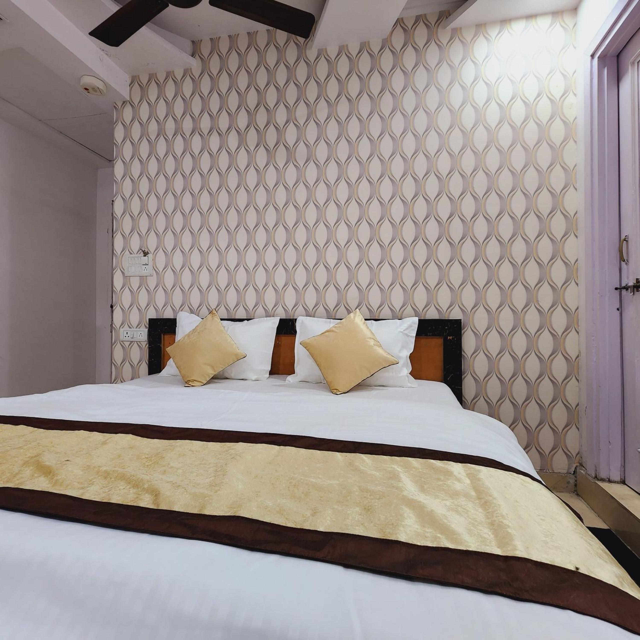 Deluxe Triple Room - Photo 8