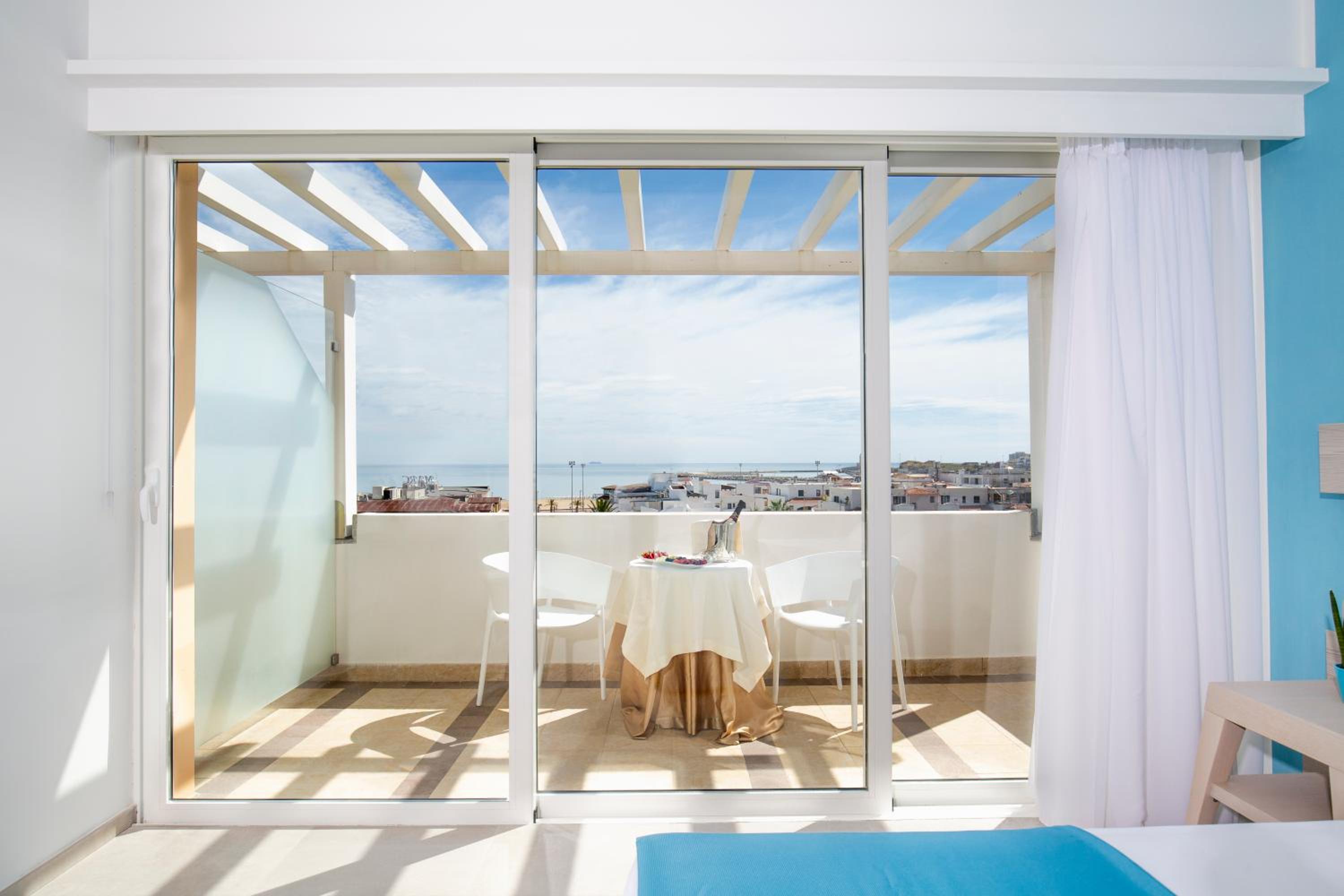 Deluxe Double or Twin Room with Panoramic View photo 3