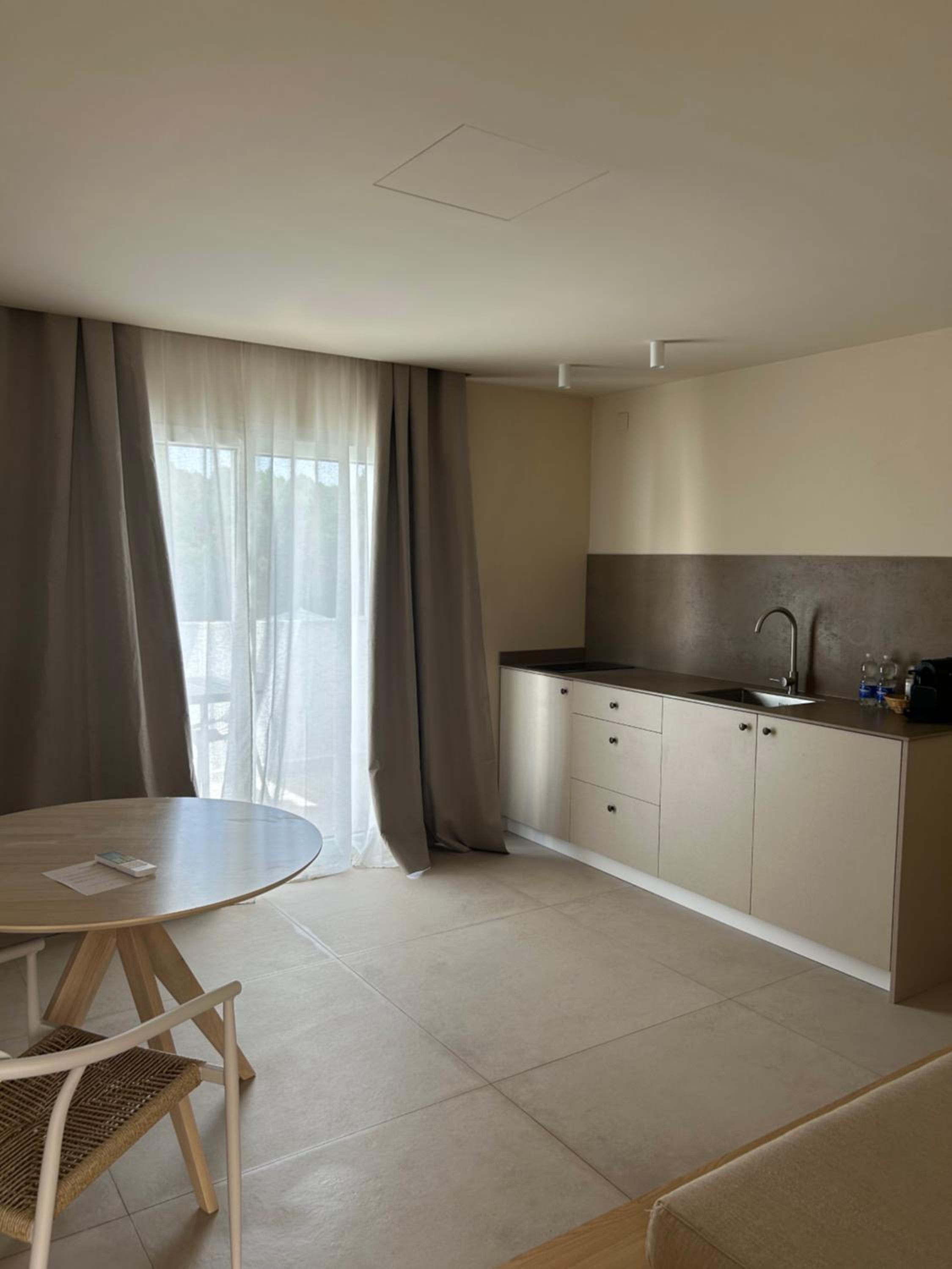 One-Bedroom Loft Apartment with Balcony photo 3