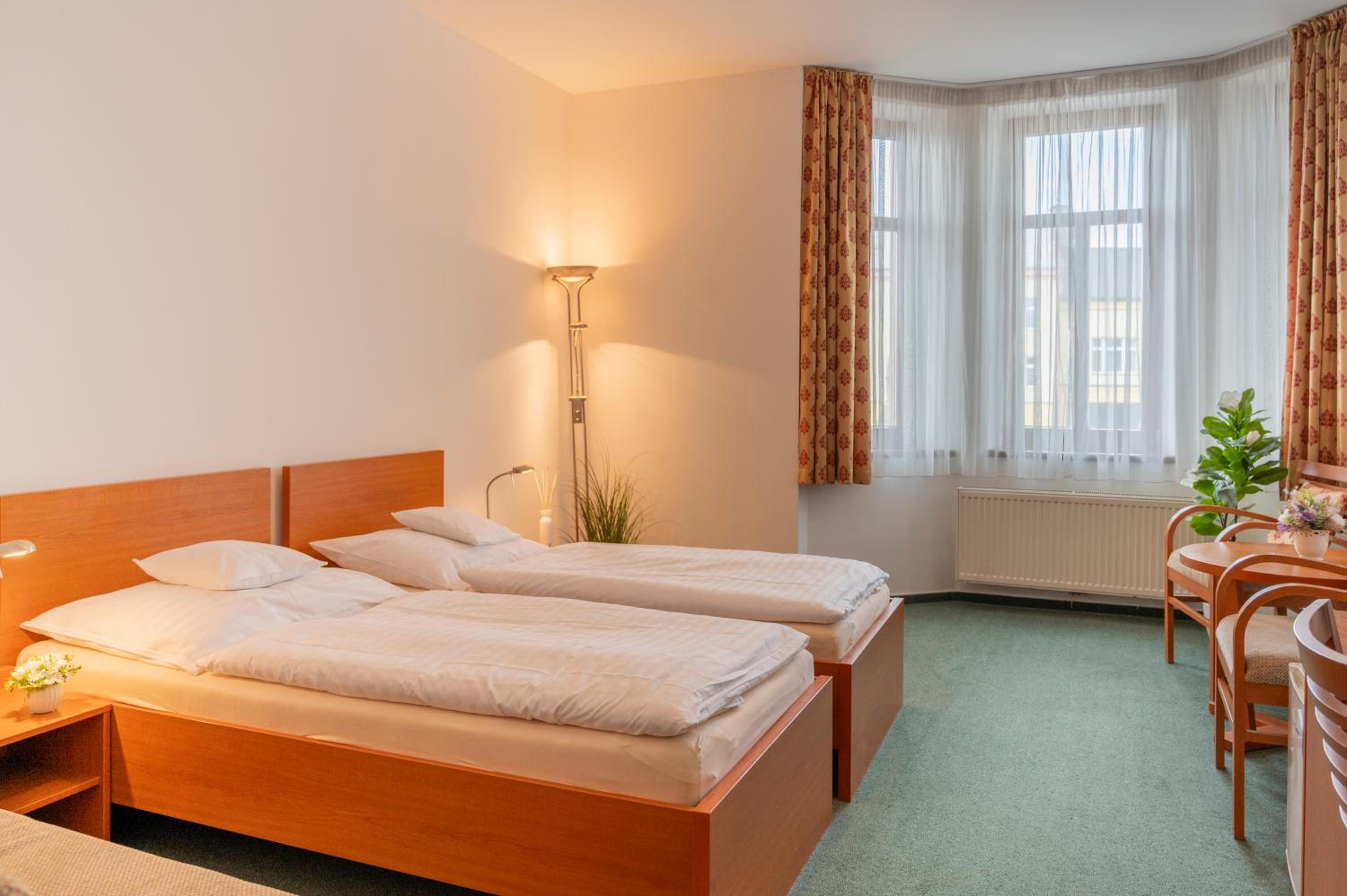 Twin Room with Extra Bed photo 2