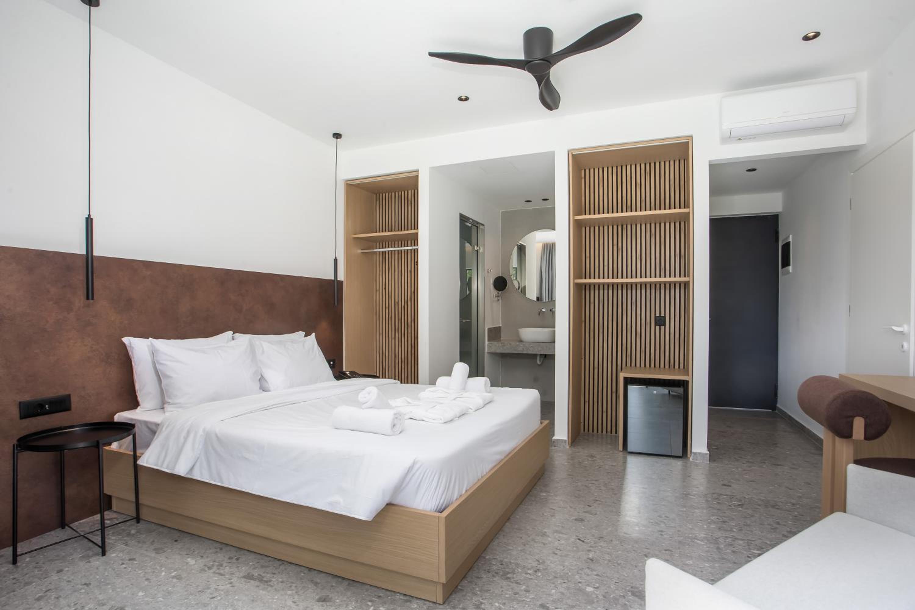Junior Suite with Sharing Pool