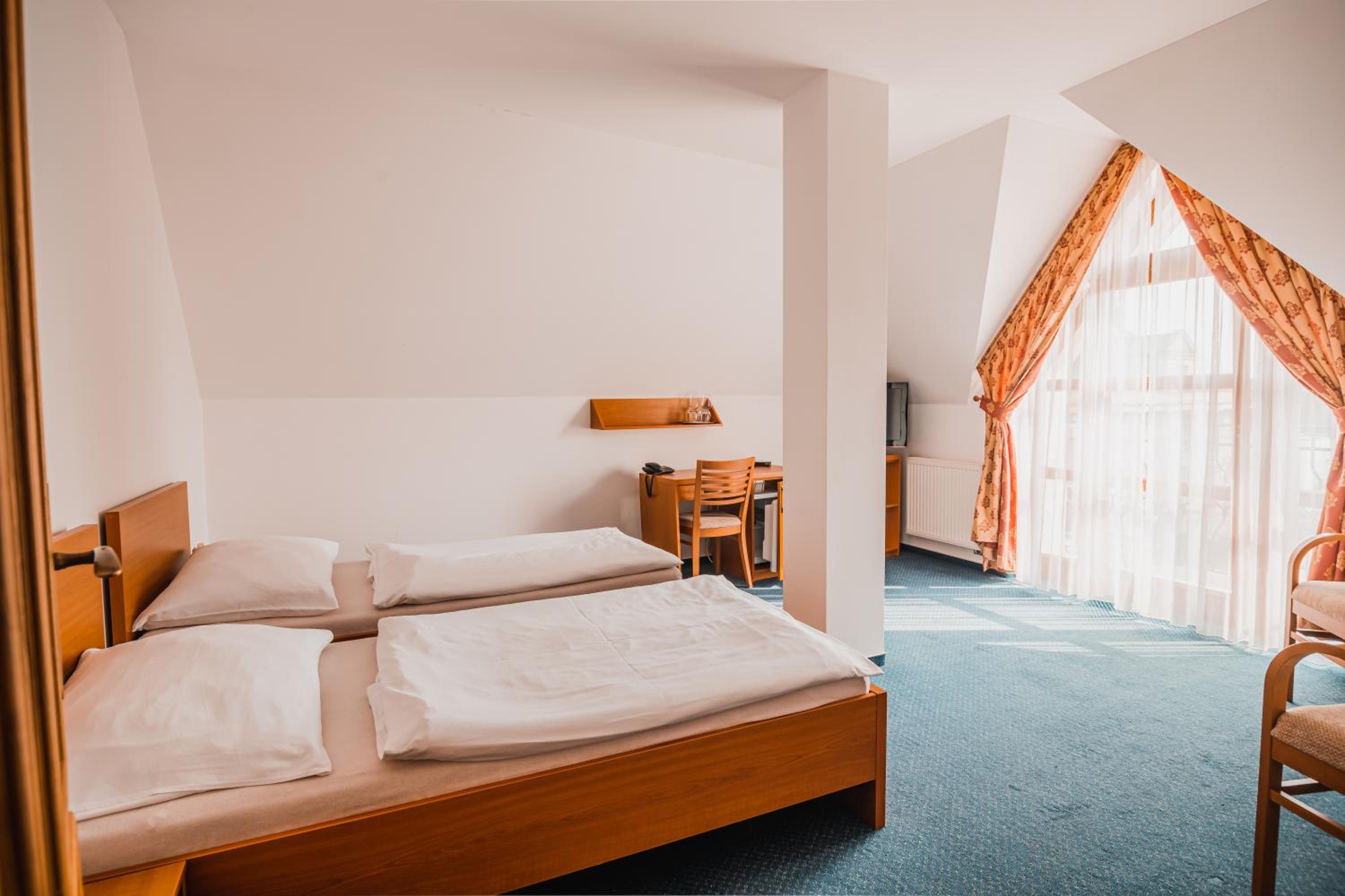 Deluxe Double Room with Balcony photo 3