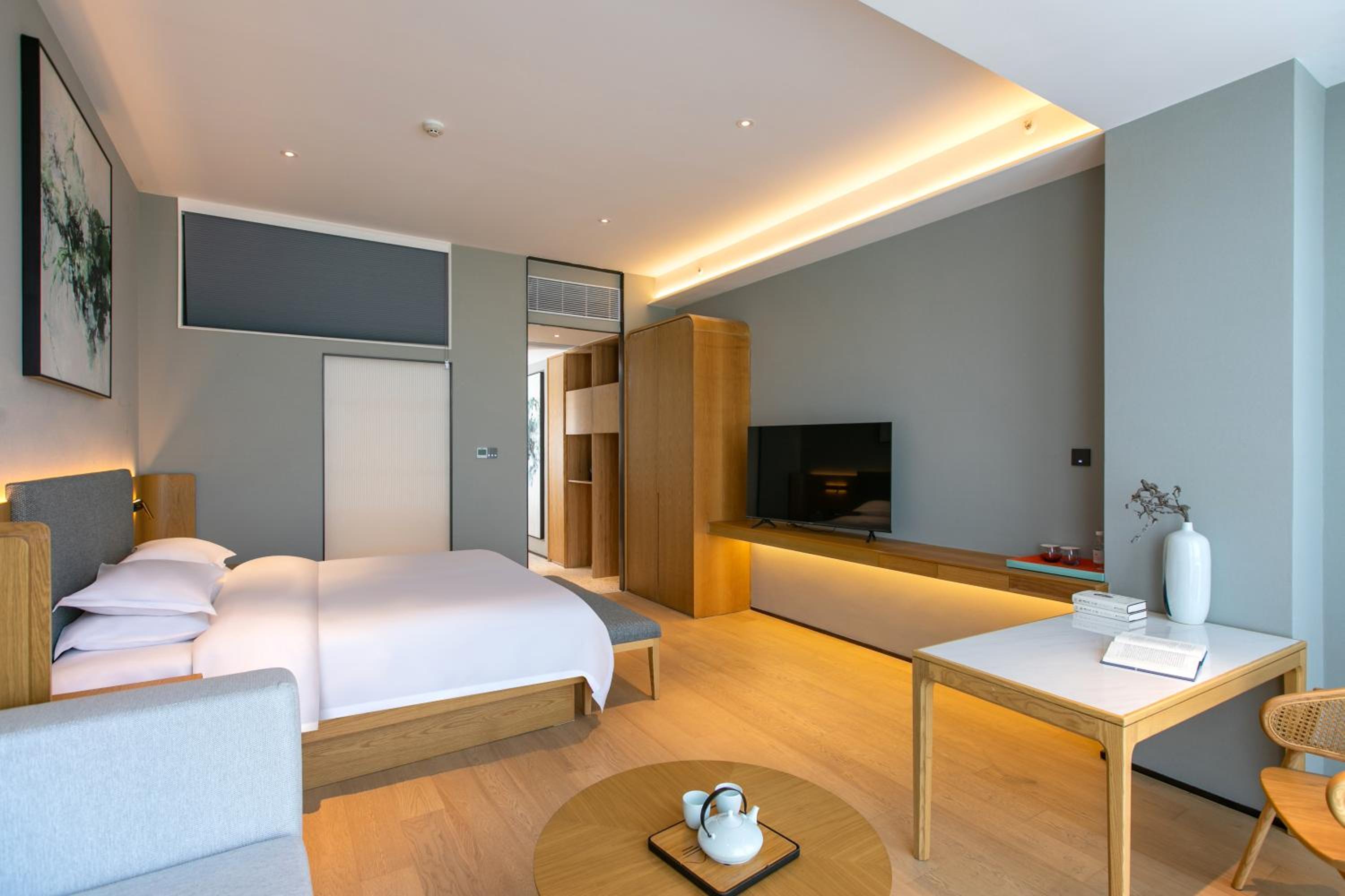 Standard Queen Room