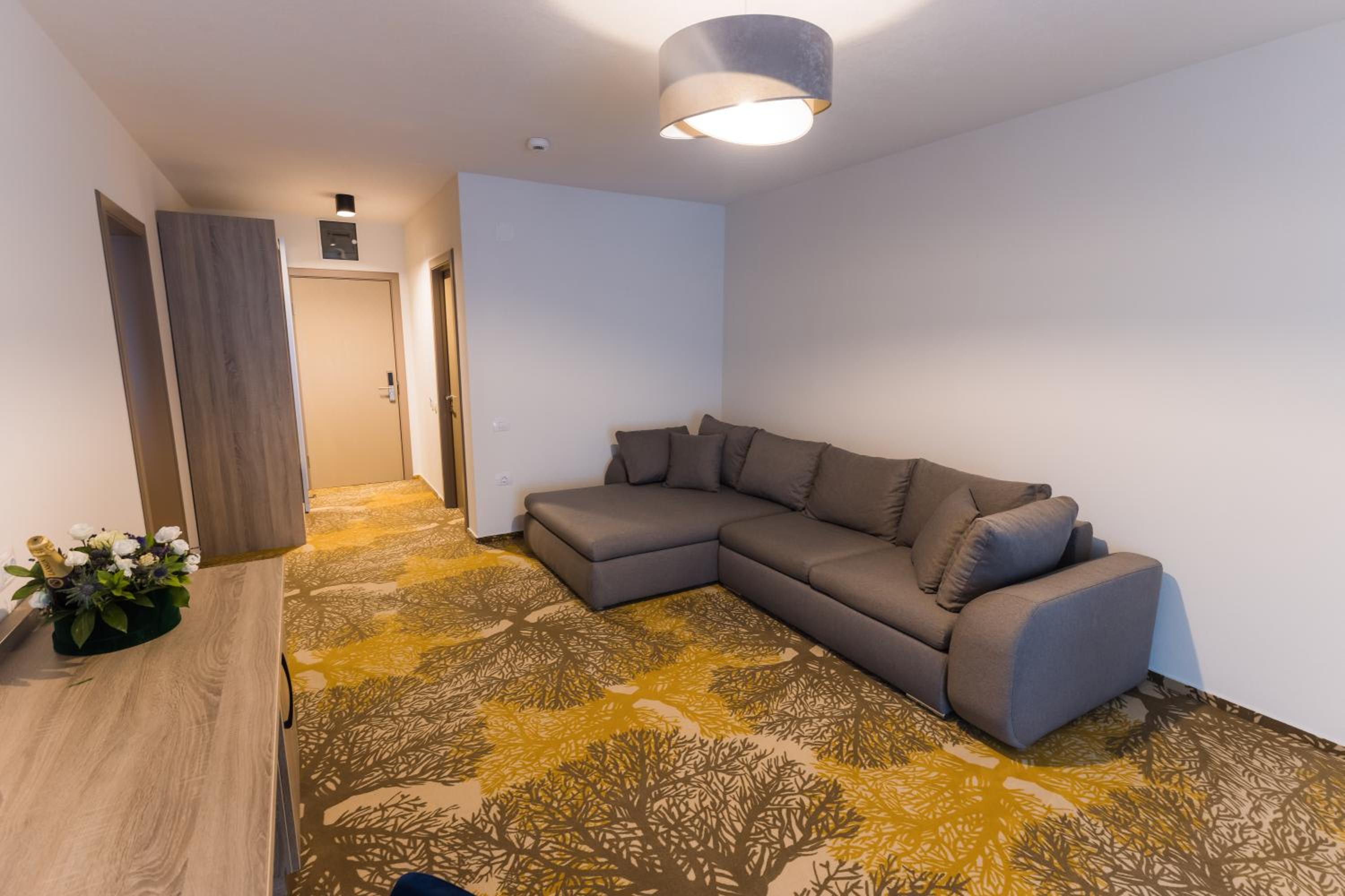 Apartment photo 2