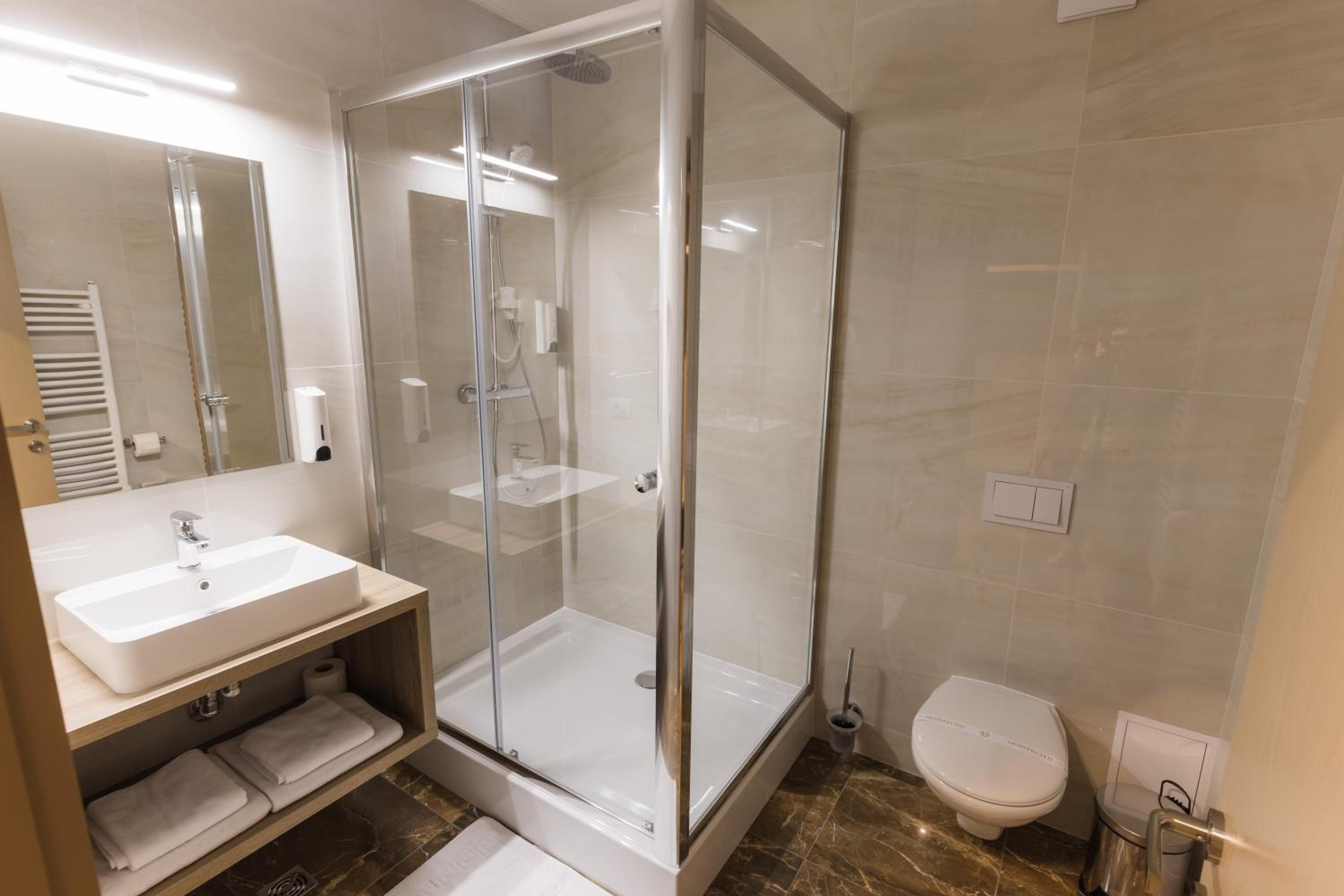 Double Room with Balcony (3 Adults) photo 2