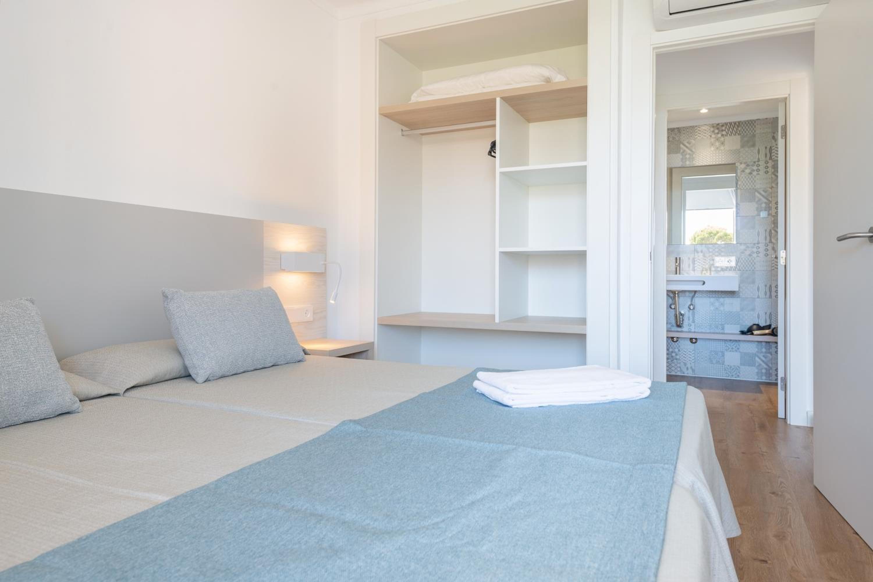 Apartment with Shower