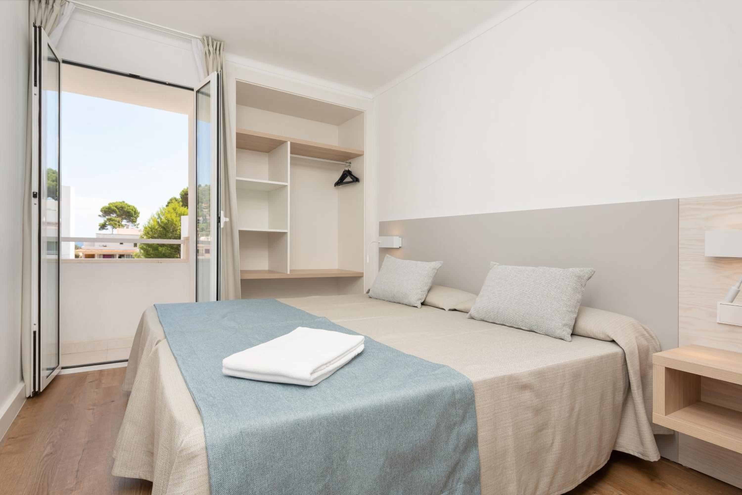 Apartment with Shower